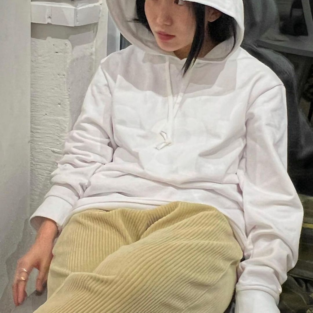 [KREAM 단독] Safarispot Women 1/2 Basic Safari Hoodie White 착용 스타일