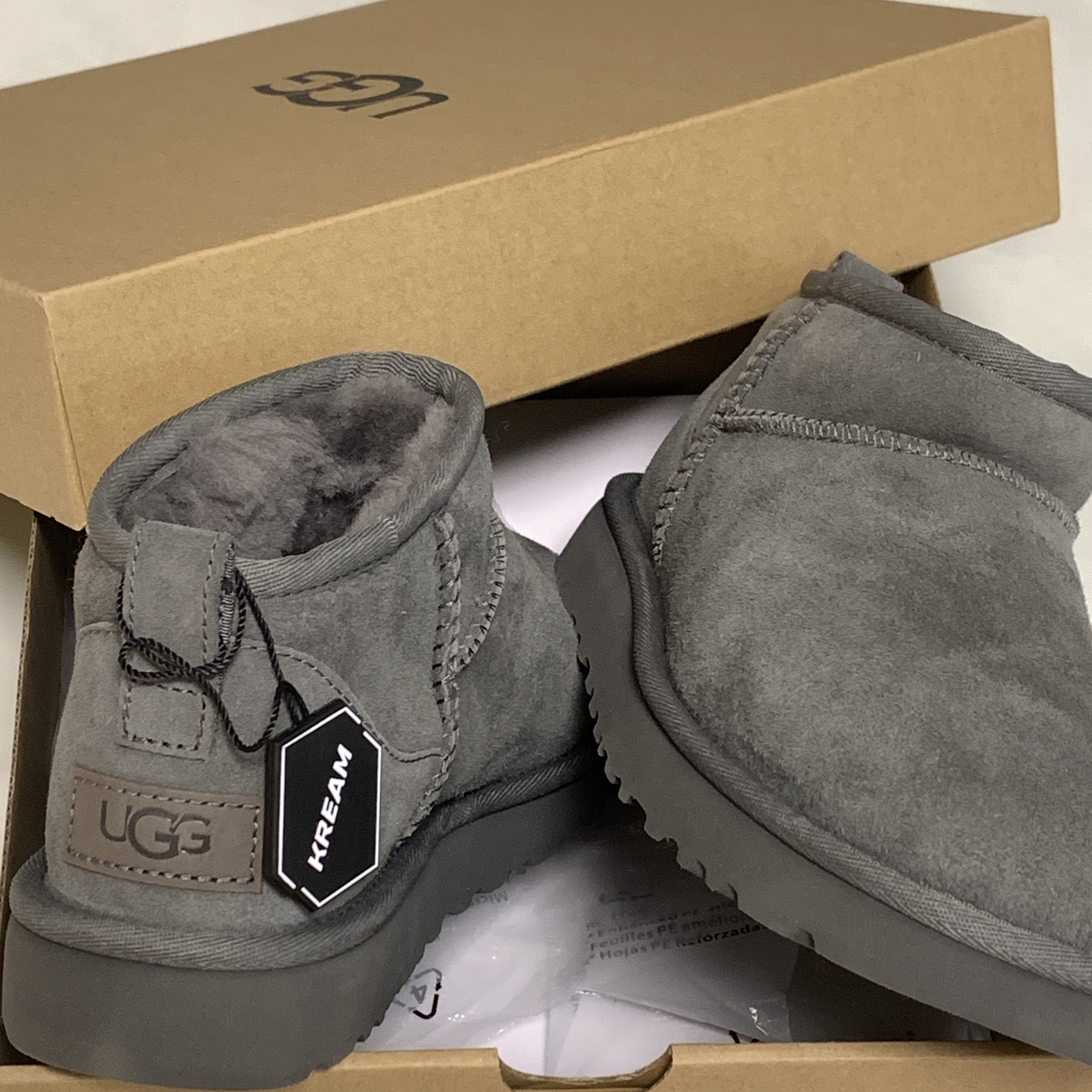 (W) UGG Classic Ultra Mini Boots Grey 착용 스타일