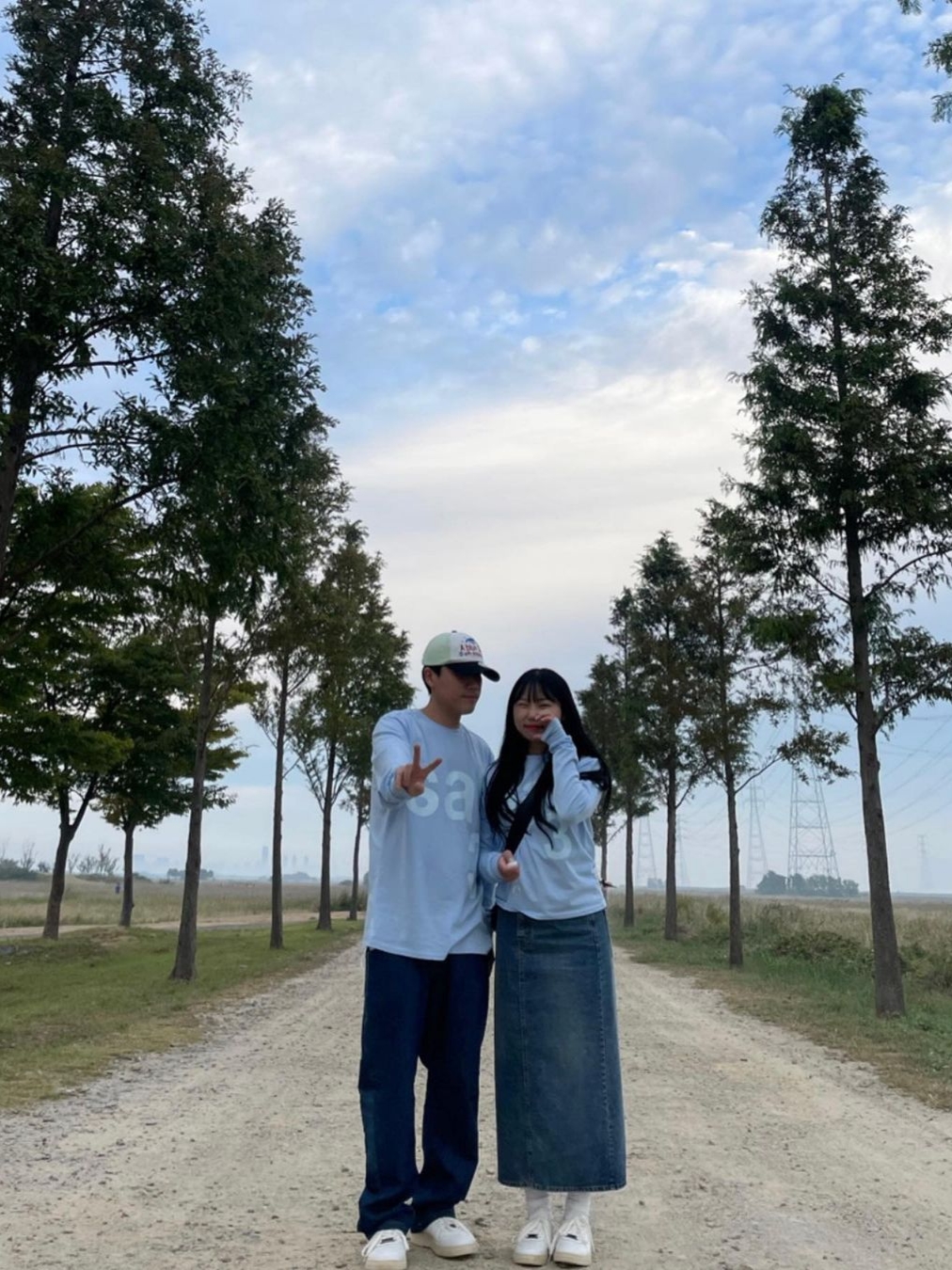 [KREAM 단독] Safarispot Women 1/2 Basic Safari LS T-Shirt Sky, [예약 배송][KREAM 단독] Safarispot Basic Safari LS T-Shirt Sky 착용 스타일