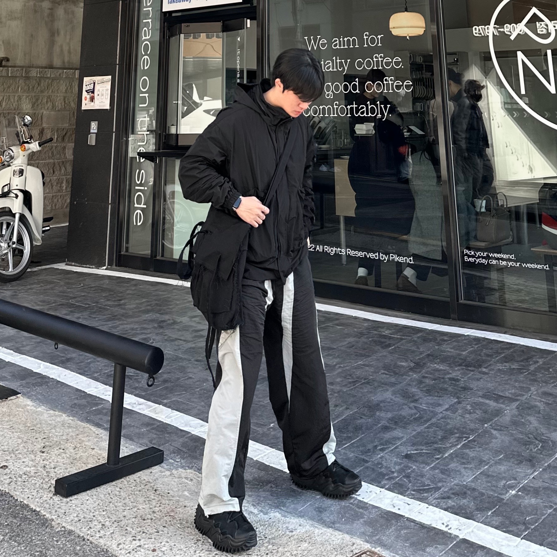 Converse Street Utility Run Star Motion High Triple Black 착용 스타일 - 2