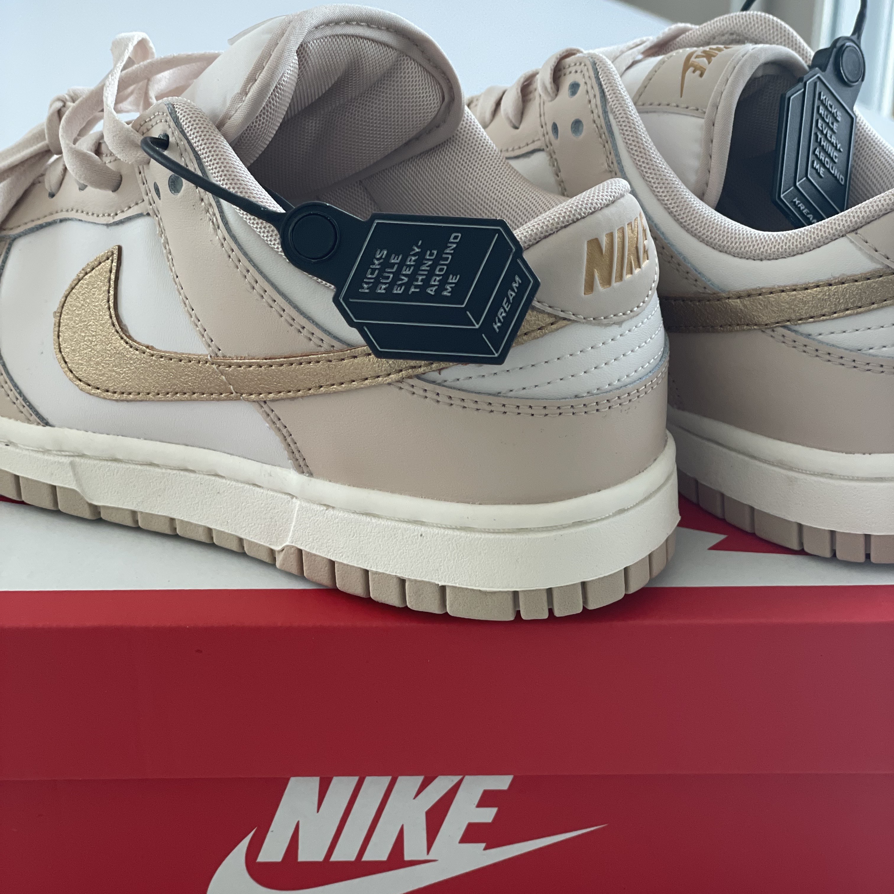 (W) Nike Dunk Low Sanddrift Metallic Gold 착용 스타일