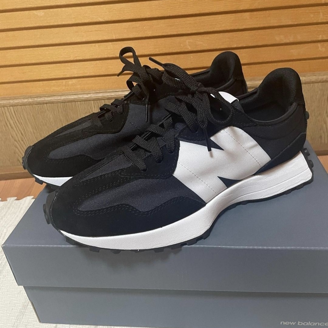 New Balance 327 Black 착용 스타일
