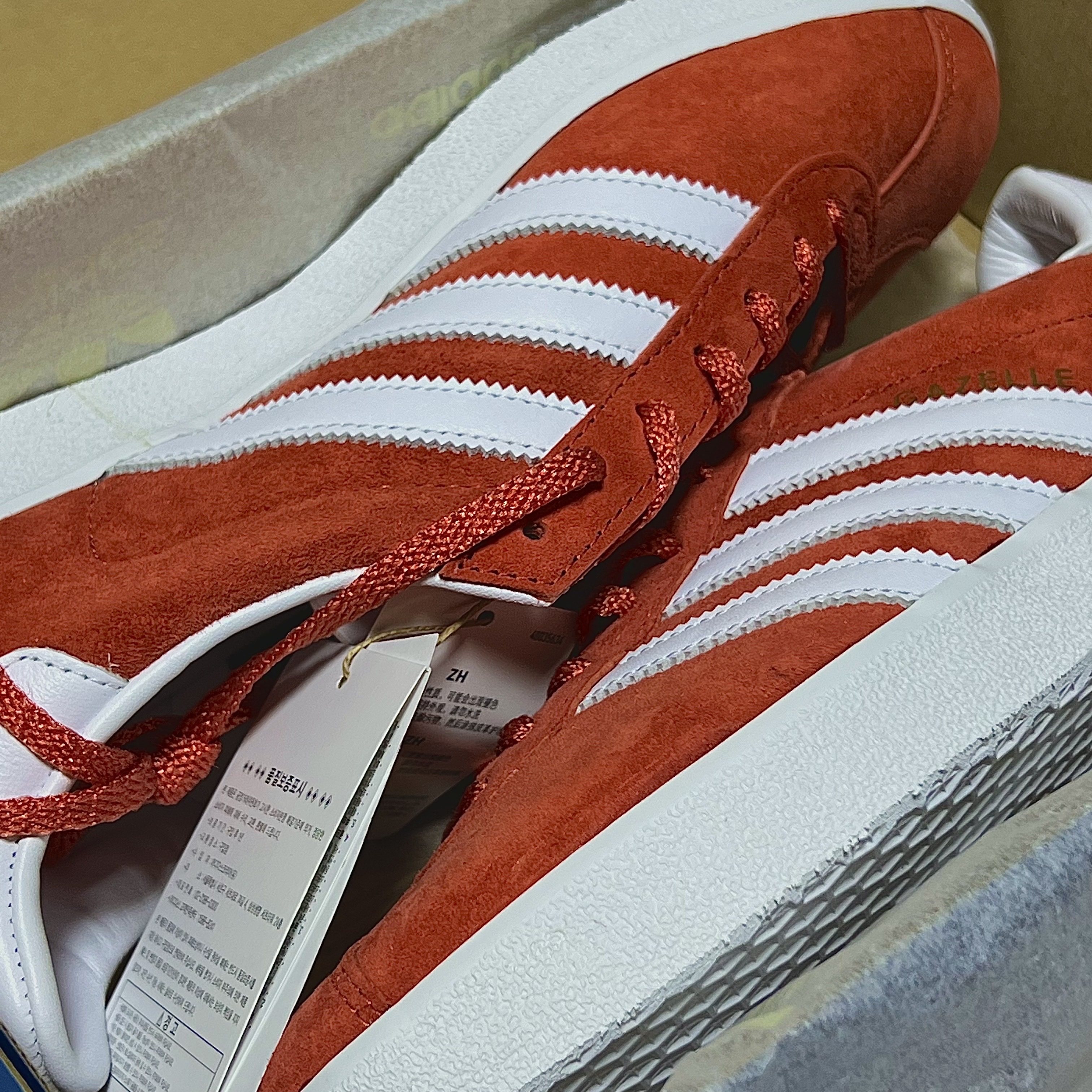 Adidas Gazelle 85 Preloved Red Cloud White 착용 스타일