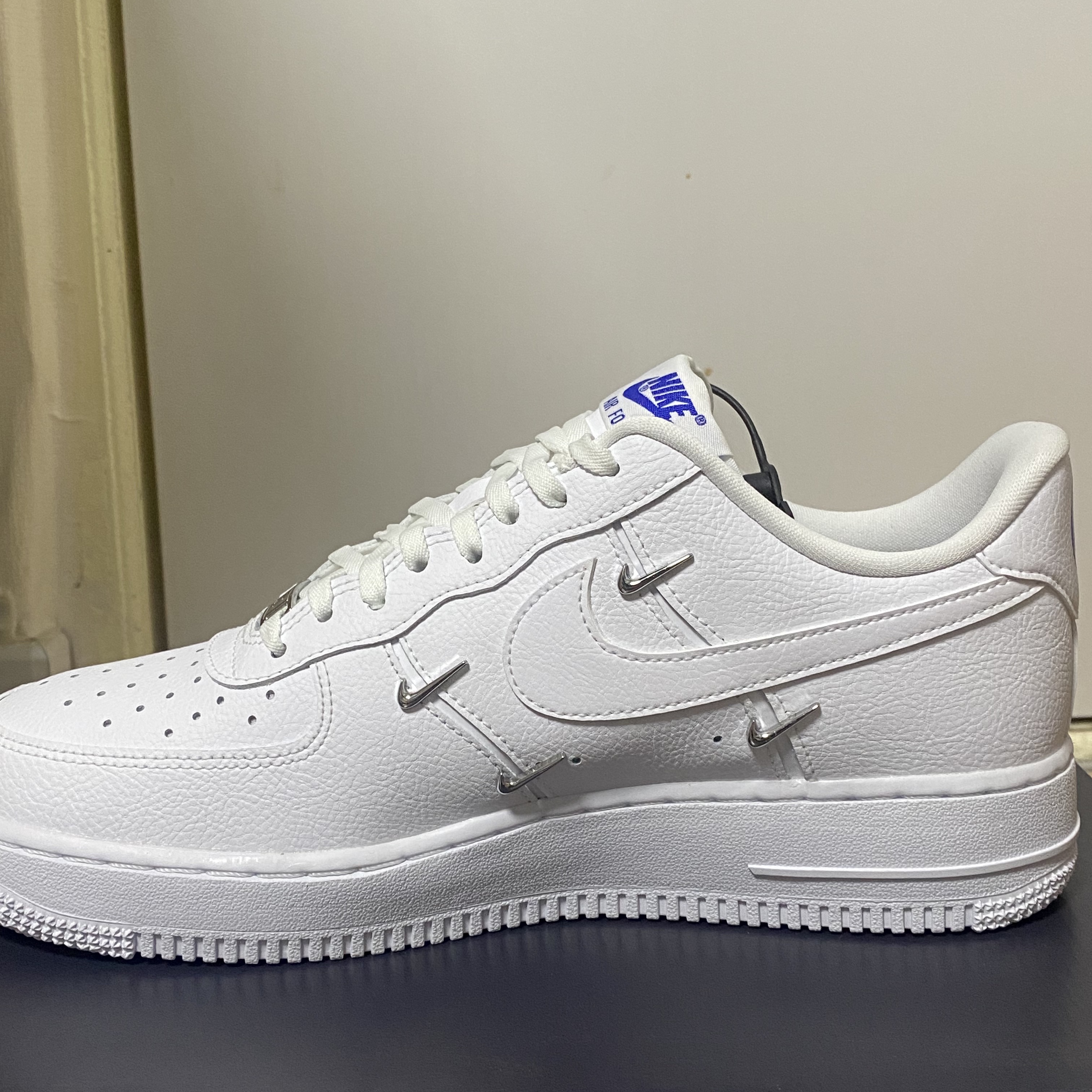 (W) Nike Air Force 1 Low '07 LX Chrome Luxe 착용 스타일 - 3