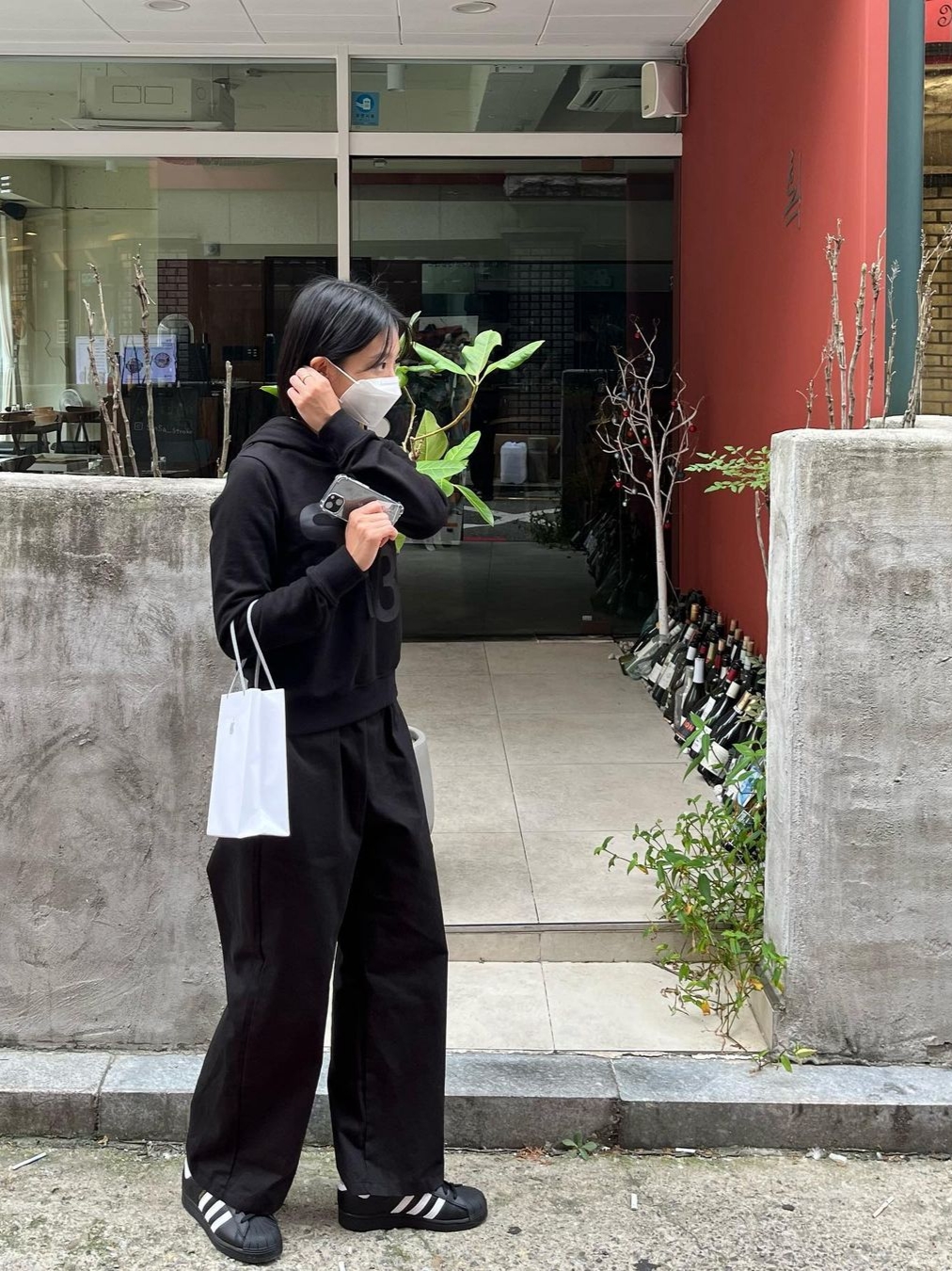 [KREAM 단독] Safarispot Women 1/2 Basic Safari Hoodie Black 착용 스타일