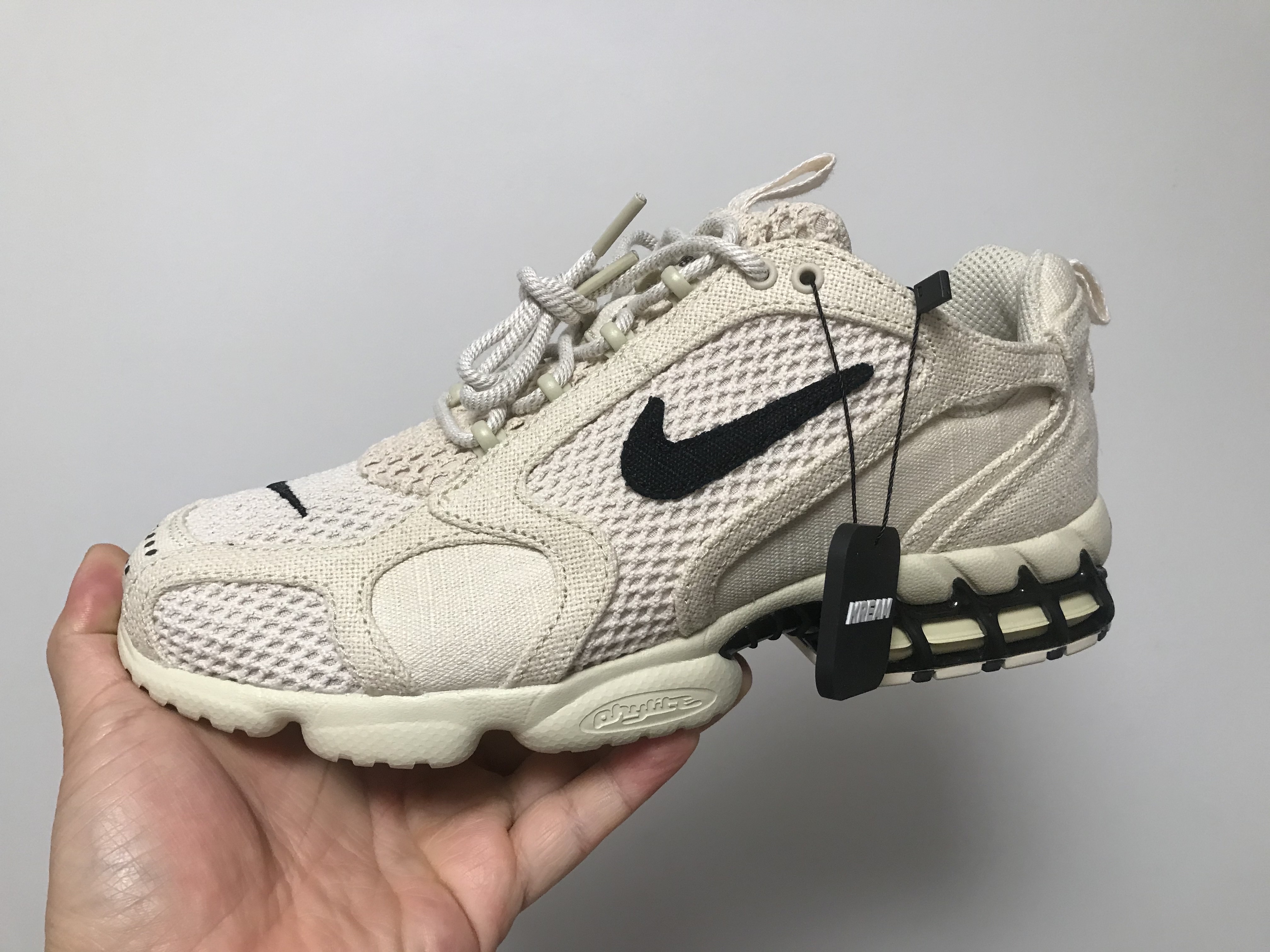 Nike x Stussy Air Zoom Spiridon Cage 2 Fossil 착용 스타일 - 1