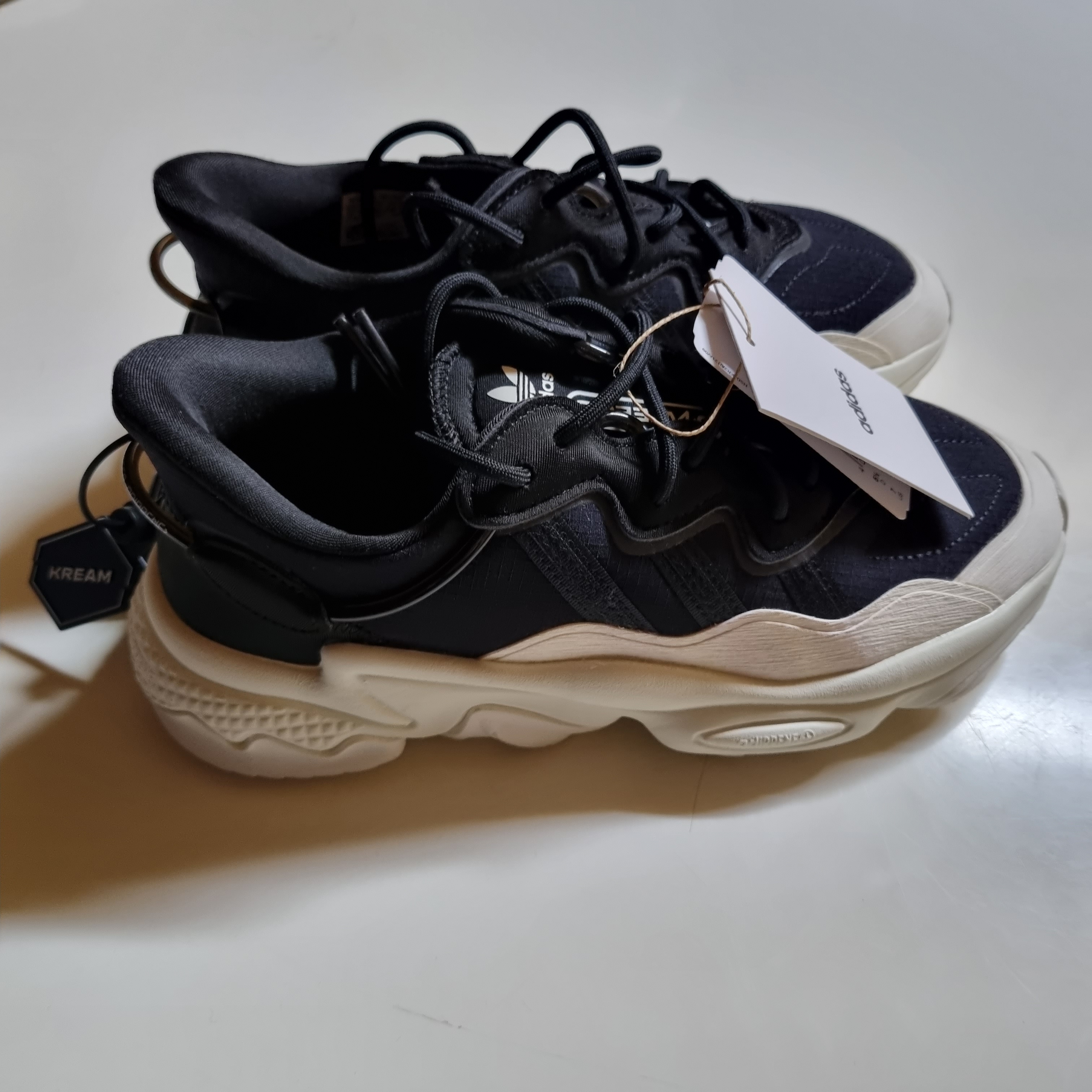 (W) Adidas Ozweego TR Core Black 착용 스타일 - 2