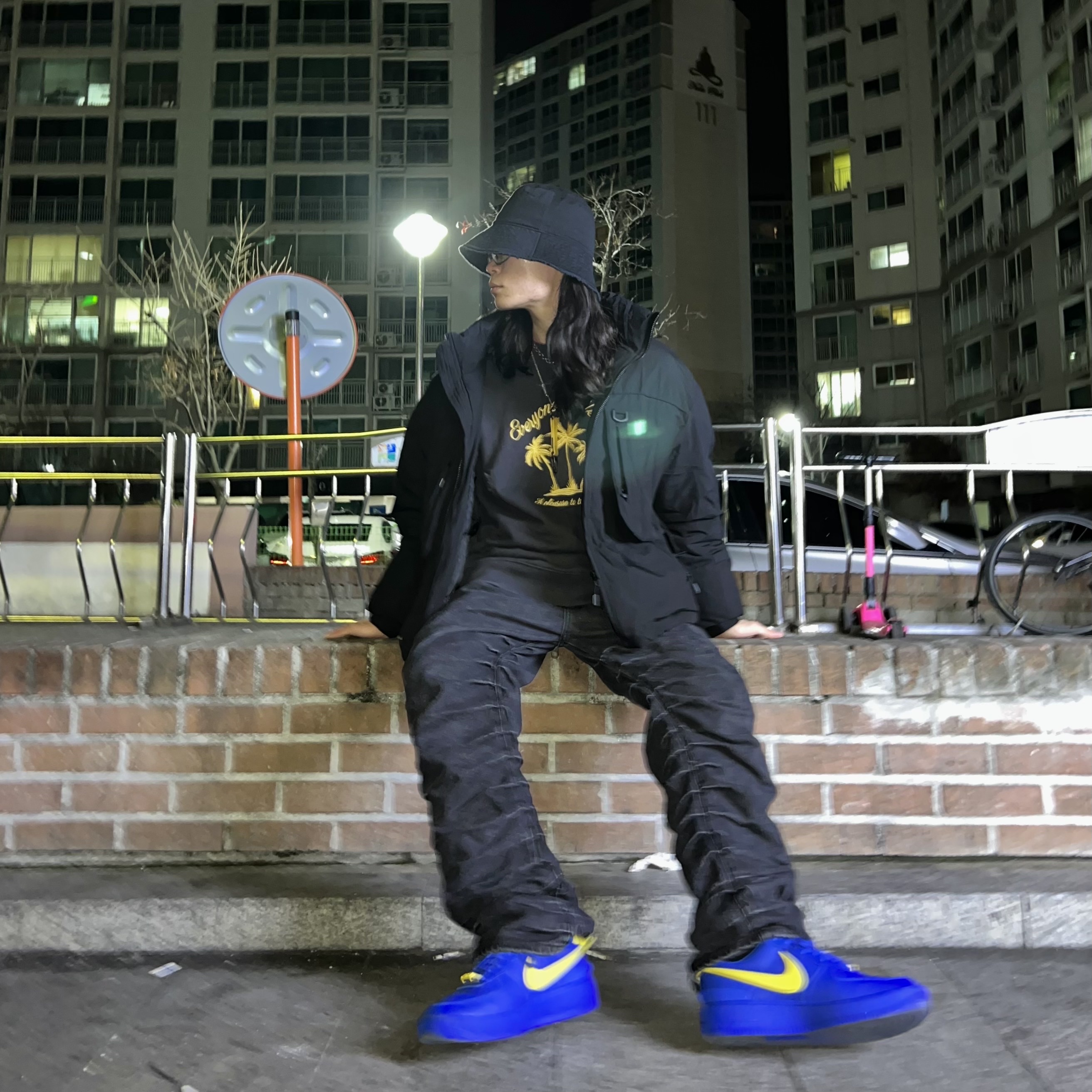 Nike x Ambush Air Force 1 Low SP Game Royal and Vivid Sulfur 착용 스타일 - 3