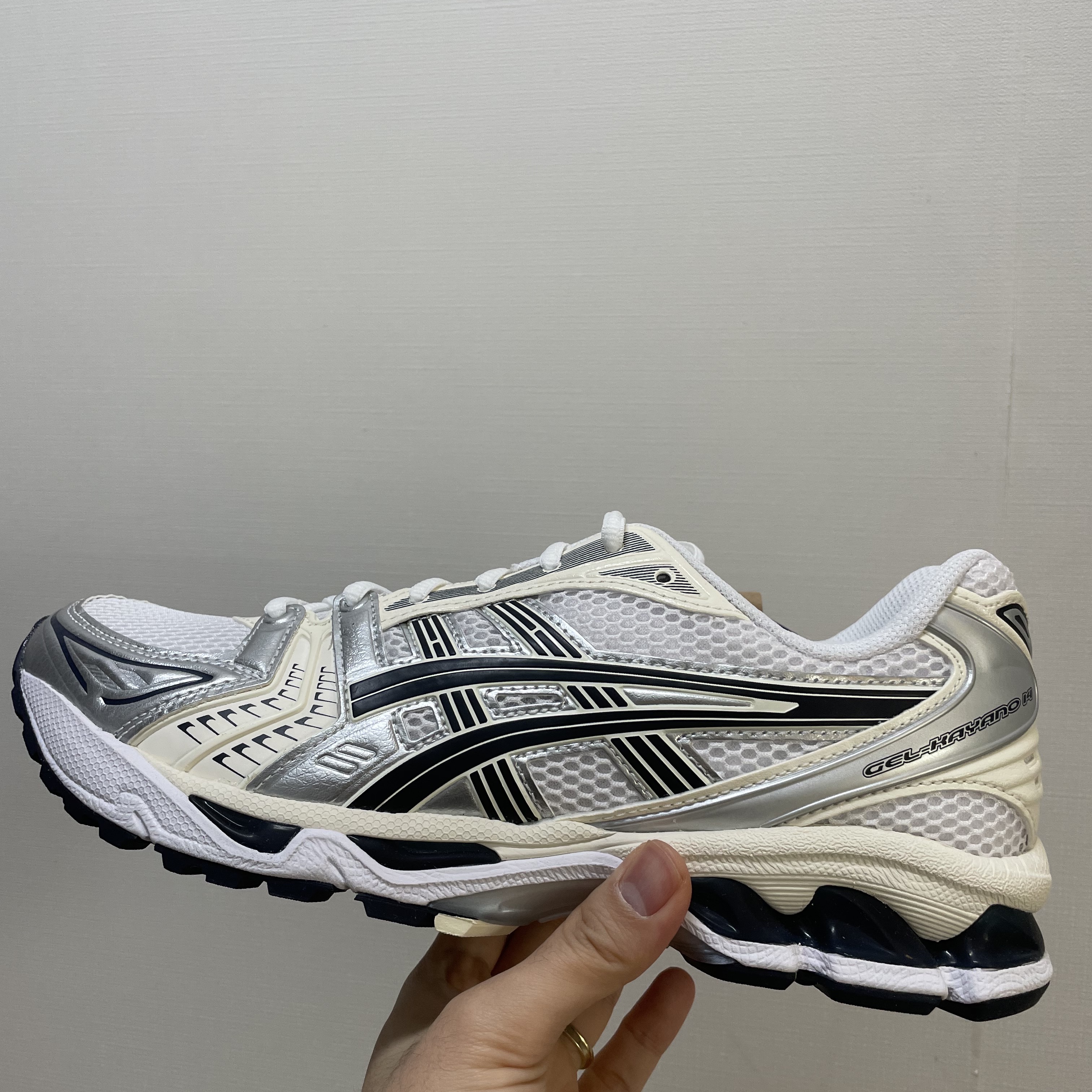 (W) Asics Gel-Kayano 14 White Midnight 착용 스타일
