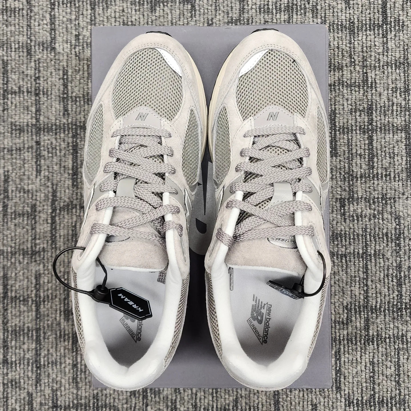 New Balance 2002R Grey 착용 스타일 - 4