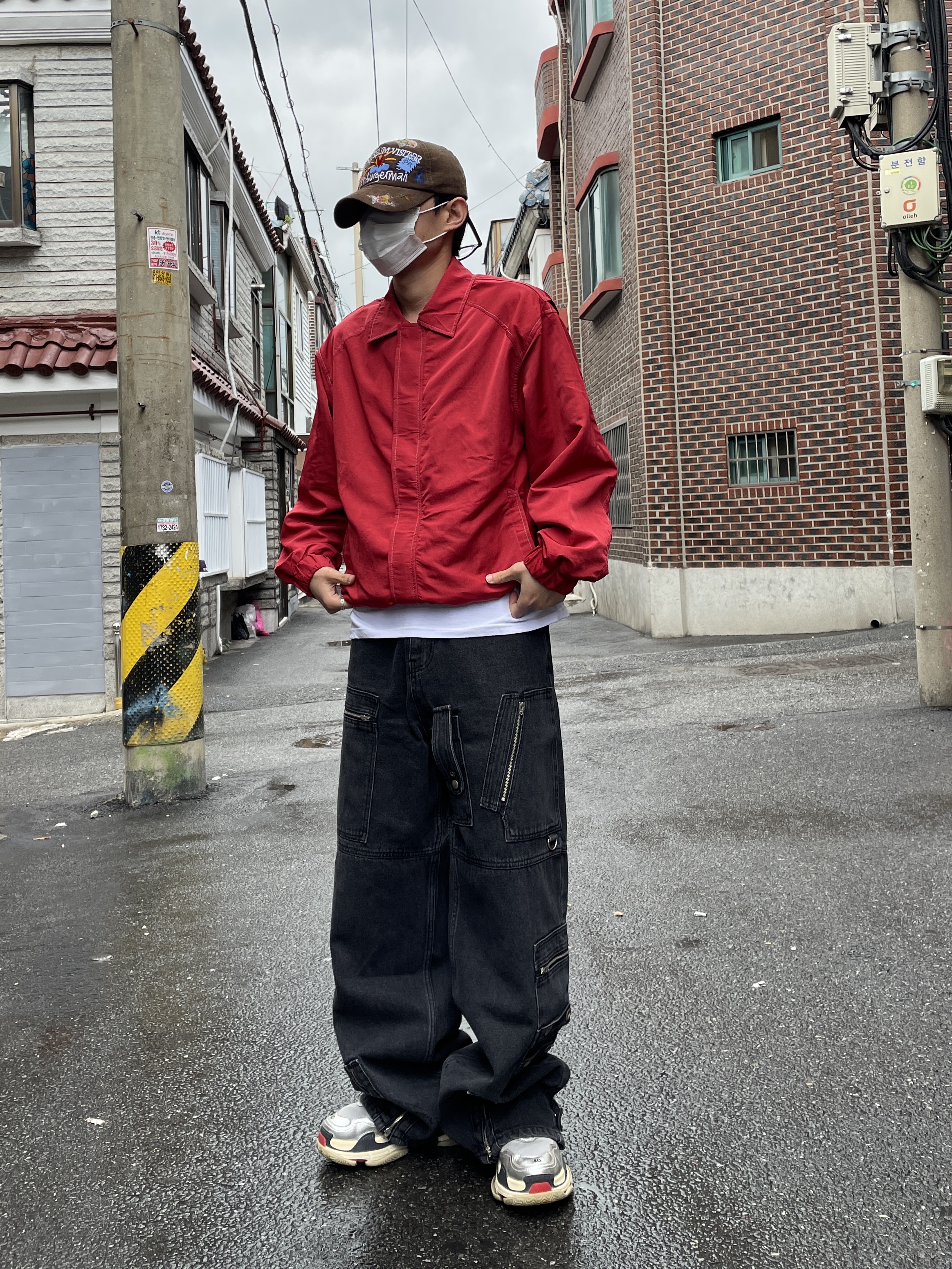 Balenciaga Triple S Silver Red 2018 착용 스타일 - 1