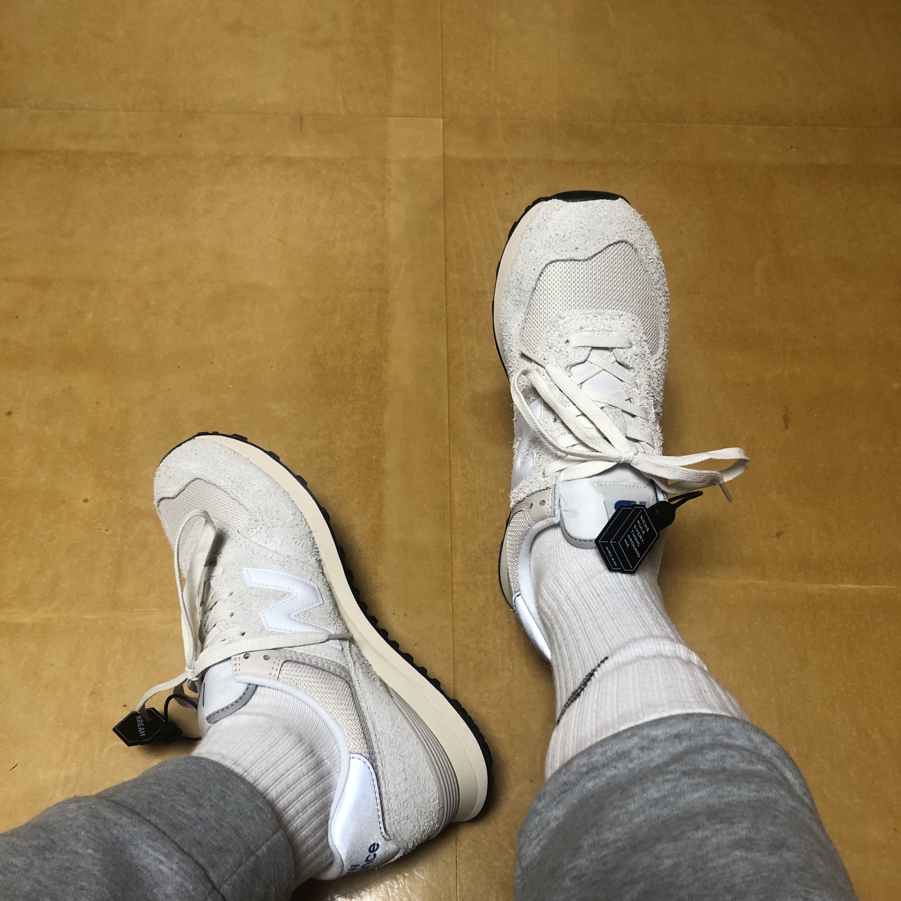 New Balance 574 Heritage Reflection Grey 착용 스타일 - 2