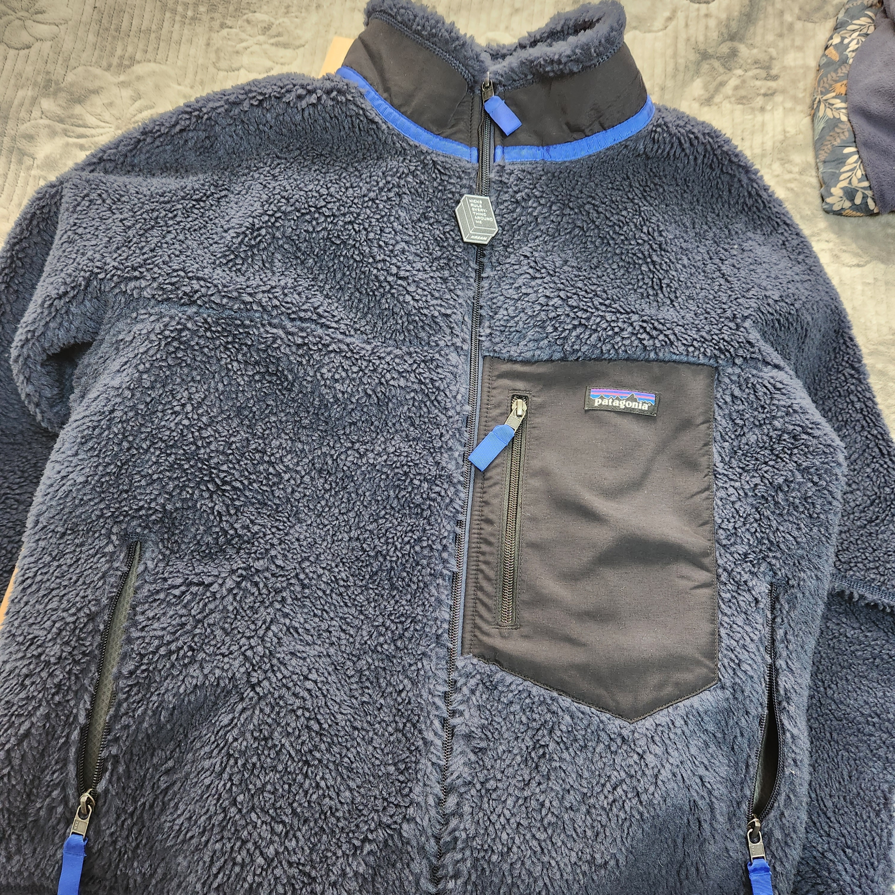 Patagonia Classic Retro-X Jacket New Navy 착용 스타일 - 1