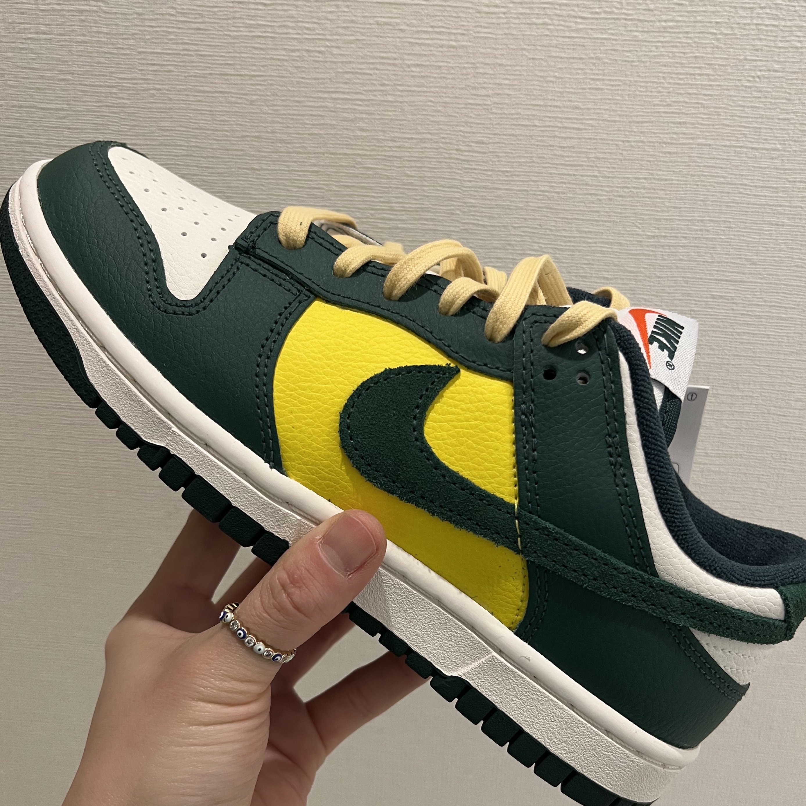 (W) Nike Dunk Low SE Opti Noble Green 착용 스타일 - 1