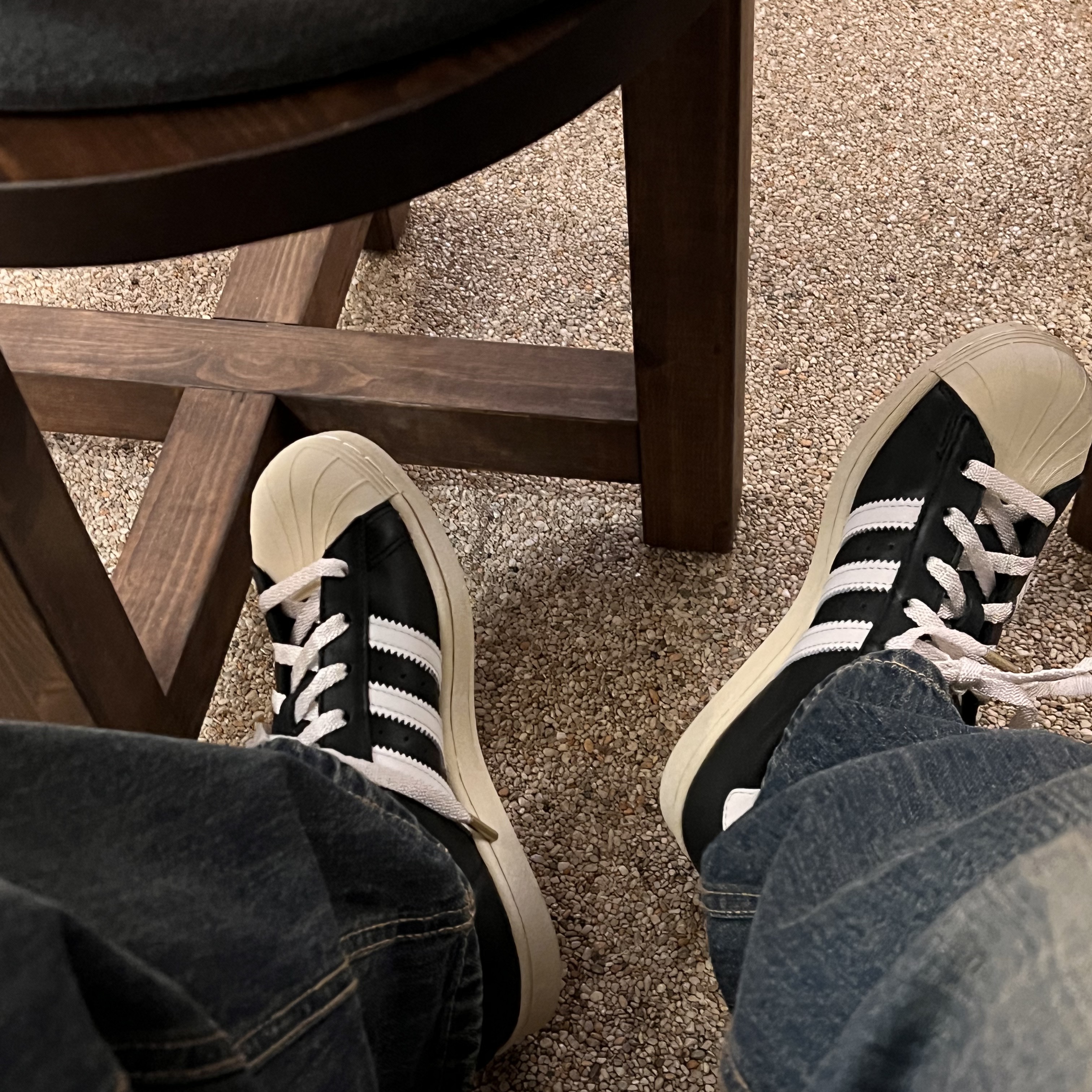 Adidas Superstar Premium Black White 착용 스타일