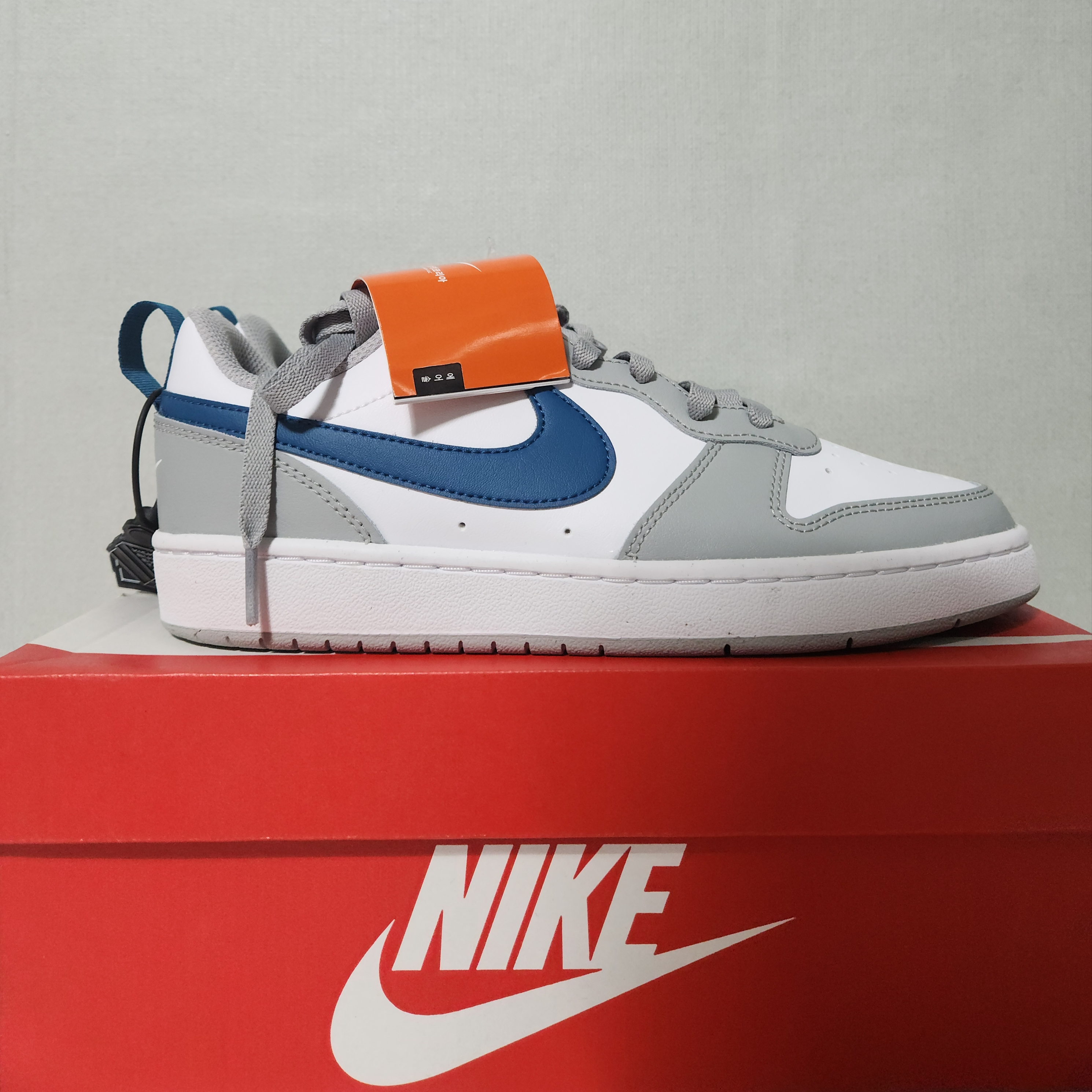 (GS) Nike Court Borough Low 2 Light Smoke Grey 착용 스타일 - 2