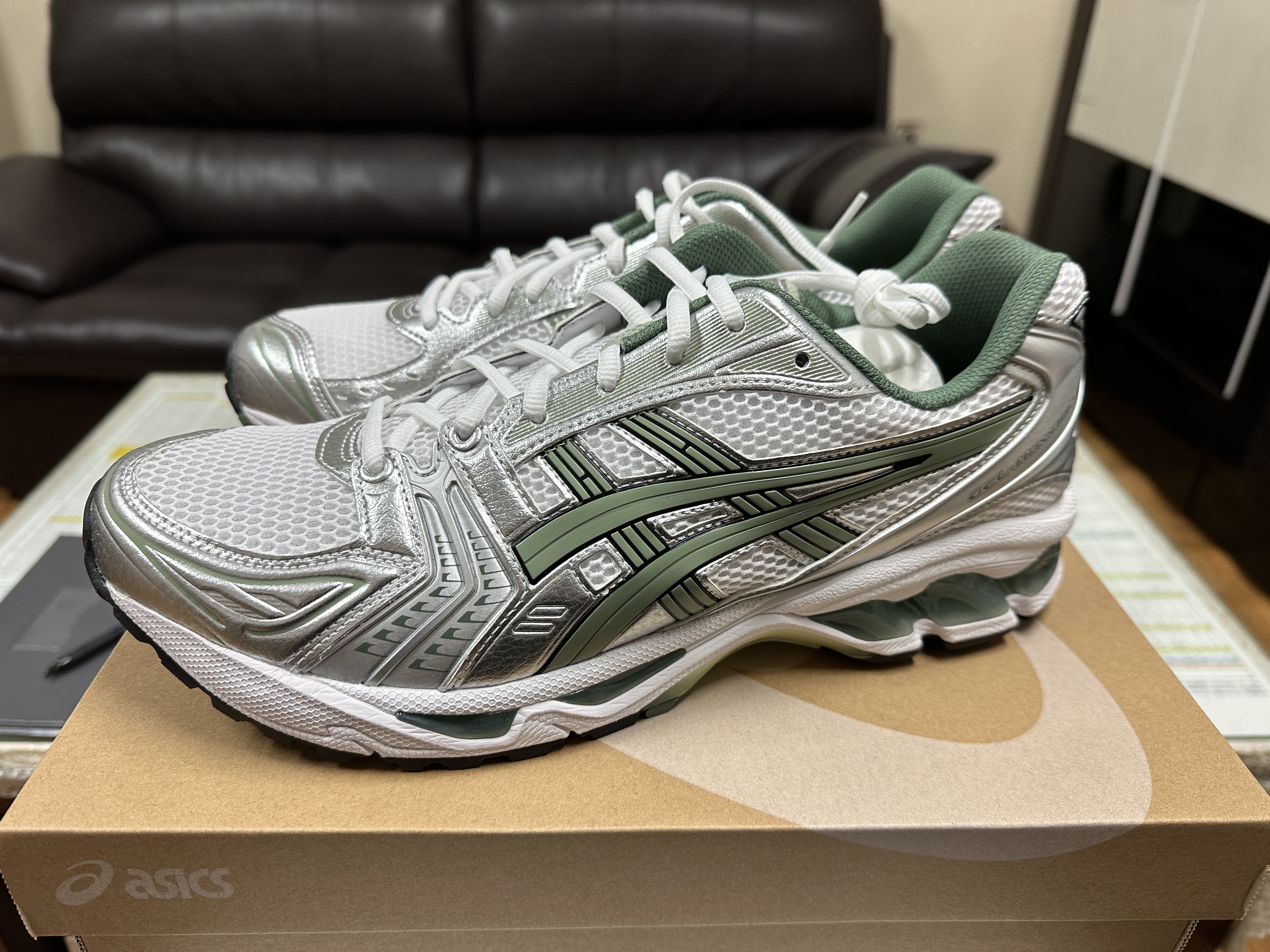 Asics Gel-Kayano 14 White Slate Grey 착용 스타일
