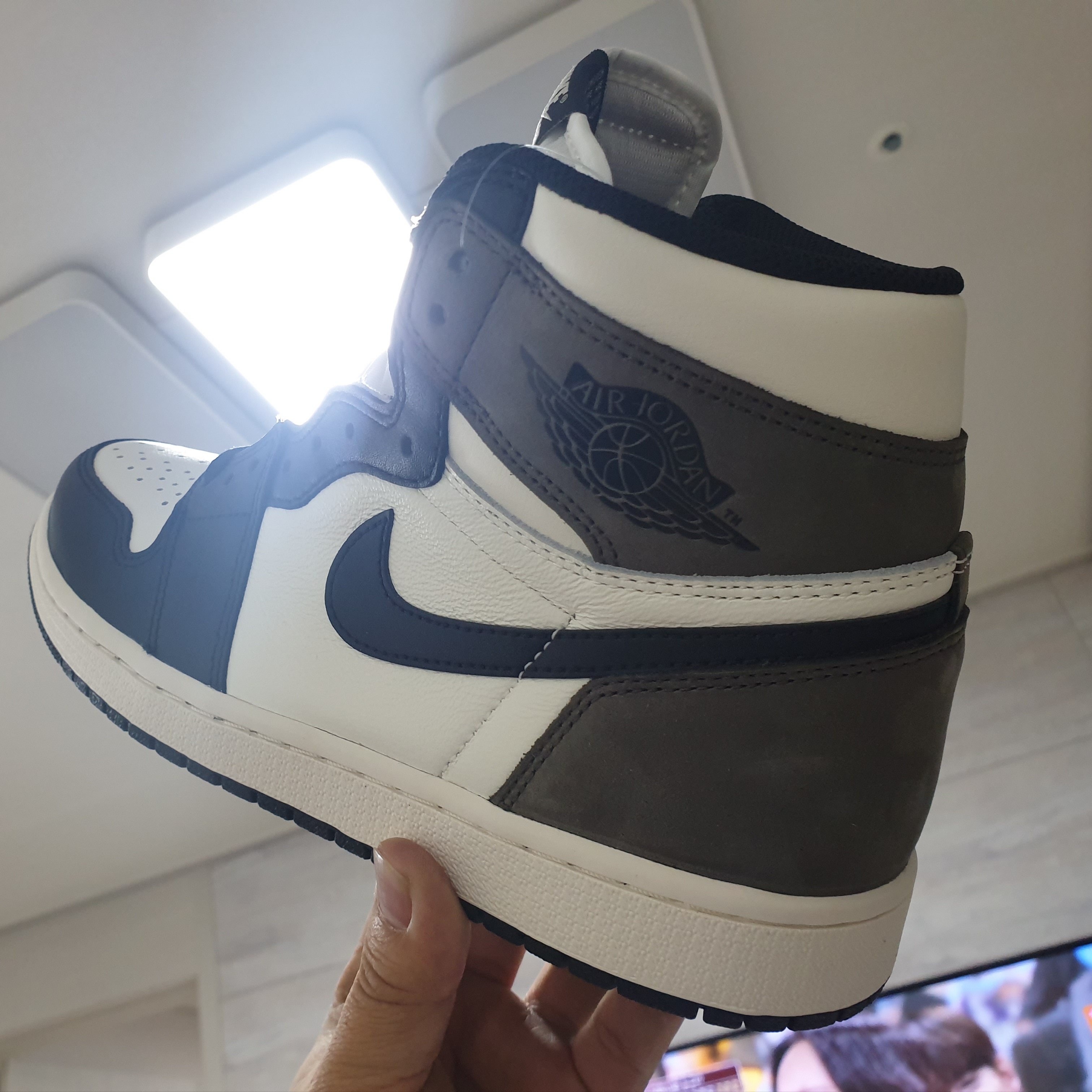 Jordan 1 Retro High OG Black Mocha 착용 스타일