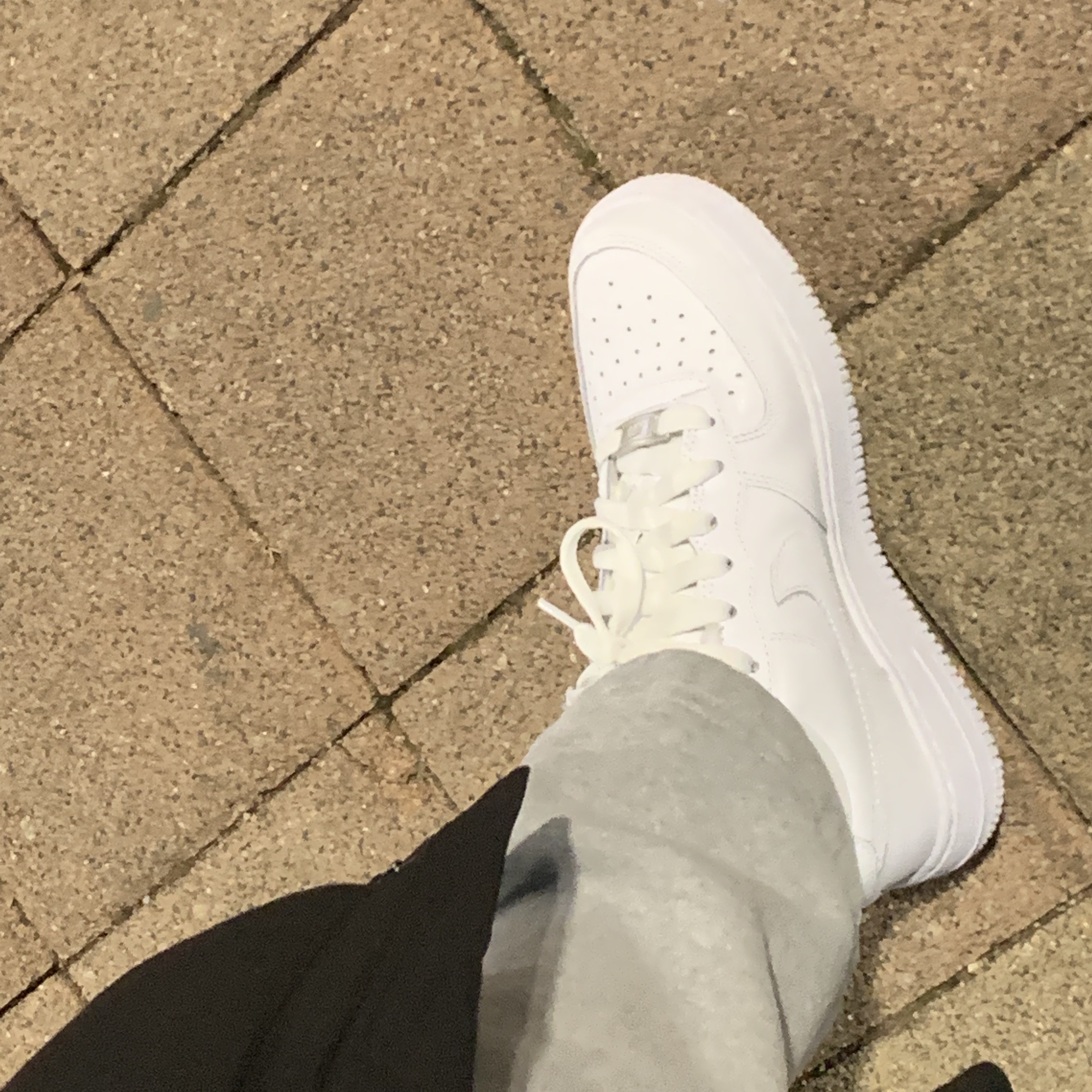 (GS) Nike Air Force 1 LE White 착용 스타일 - 2