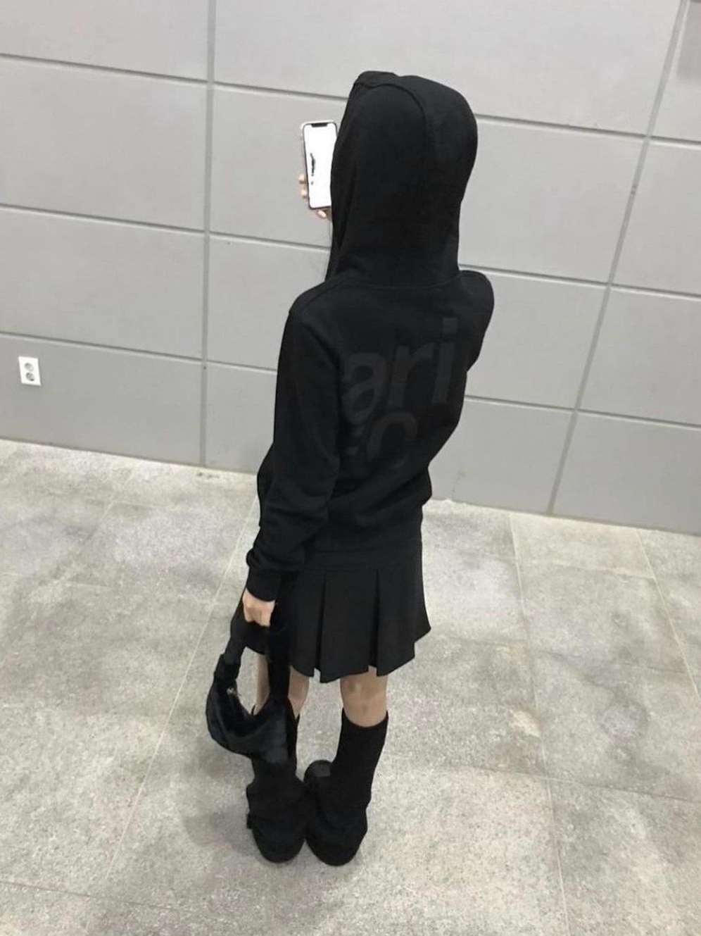 [KREAM 단독] Safarispot Women 1/2 Basic Safari Hoodie Black 착용 스타일