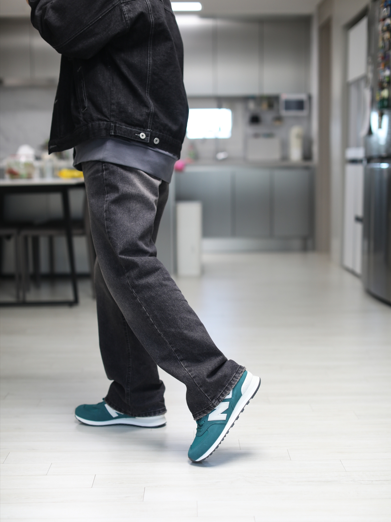 New Balance 574 Classics Reimagined Green 착용 스타일 - 2