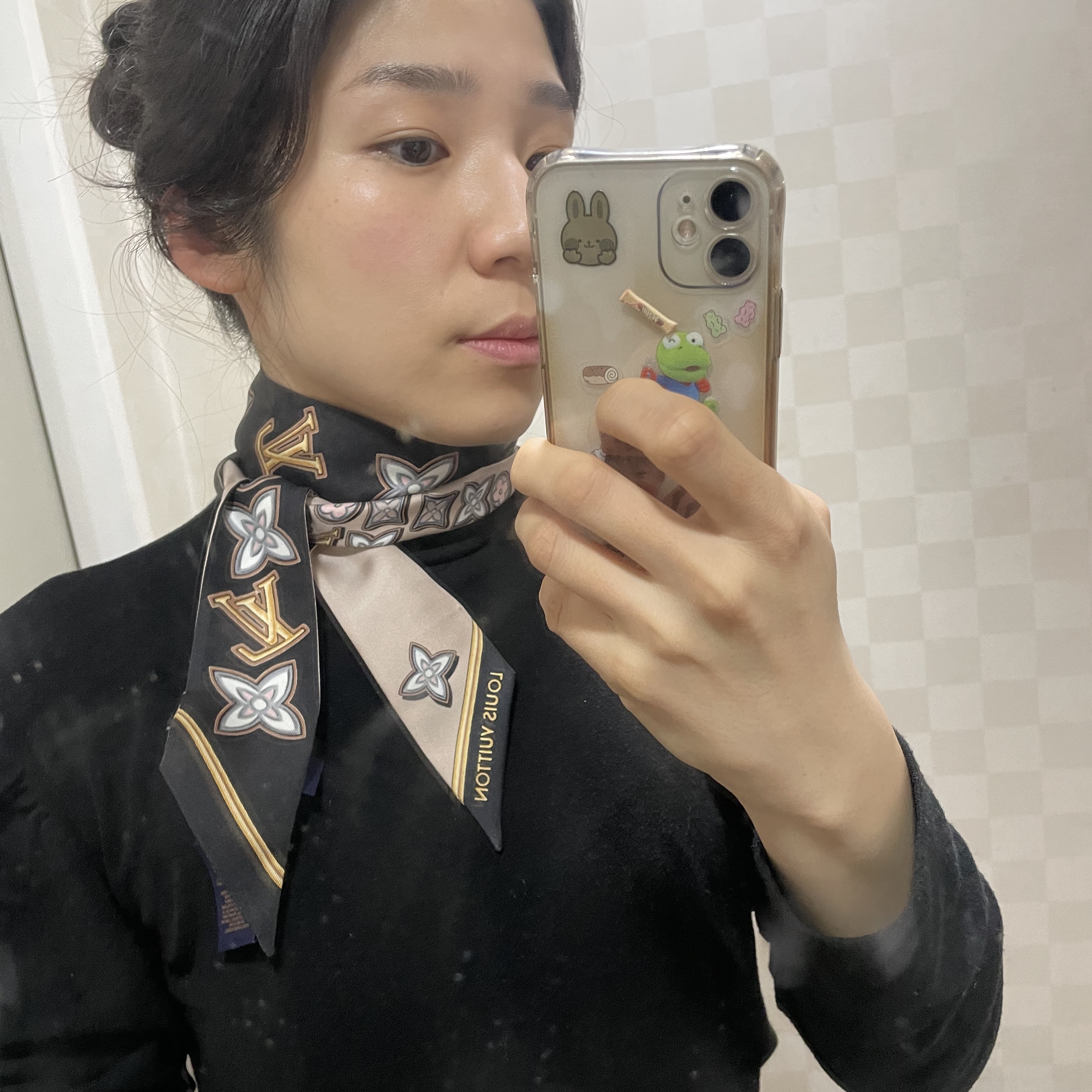 (W) Louis Vuitton Vivienne and Beyond Bandeau Black 착용 스타일