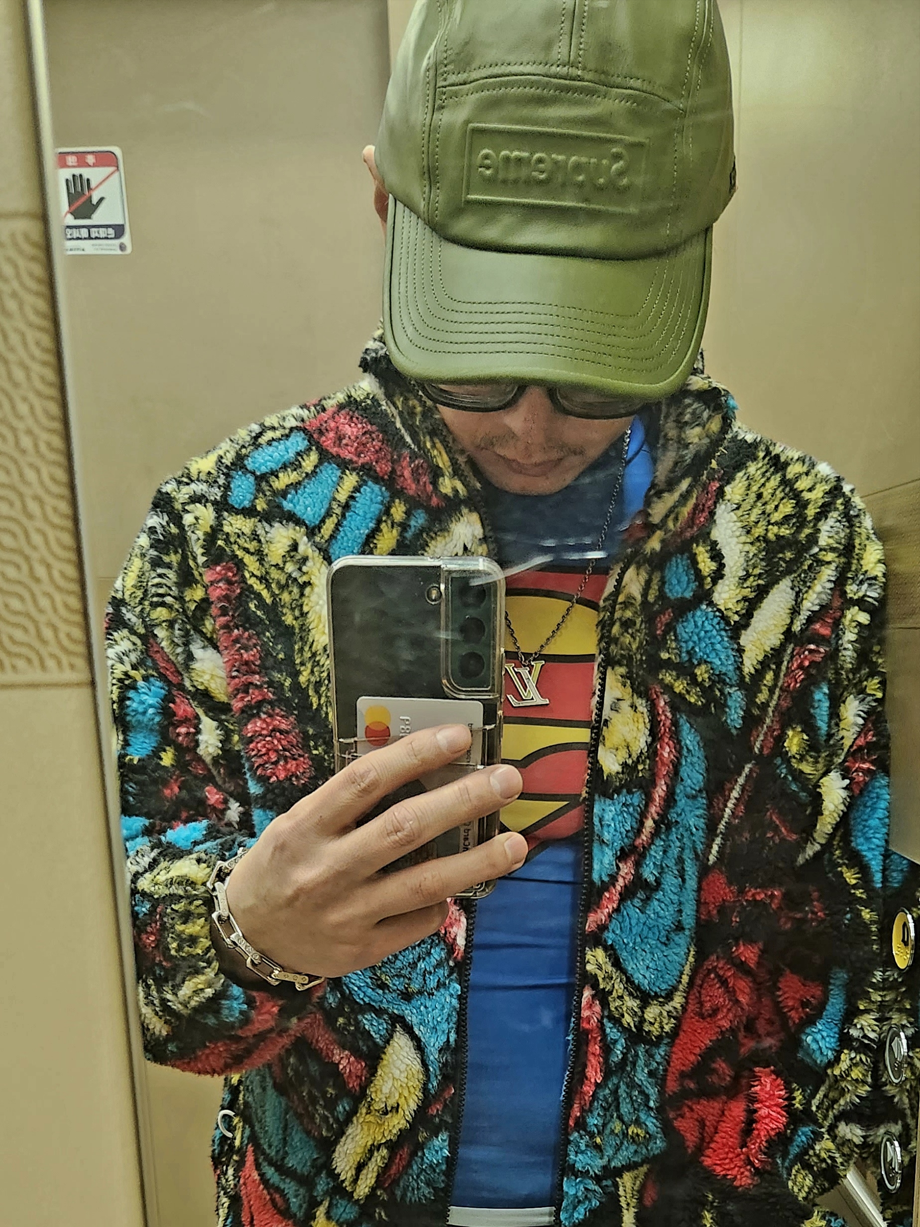 Supreme Gore-Tex Leather Camp Cap Olive - 22SS, Supreme Saint Michael Fleece Jacket White - 21SS 착용 스타일 - 1