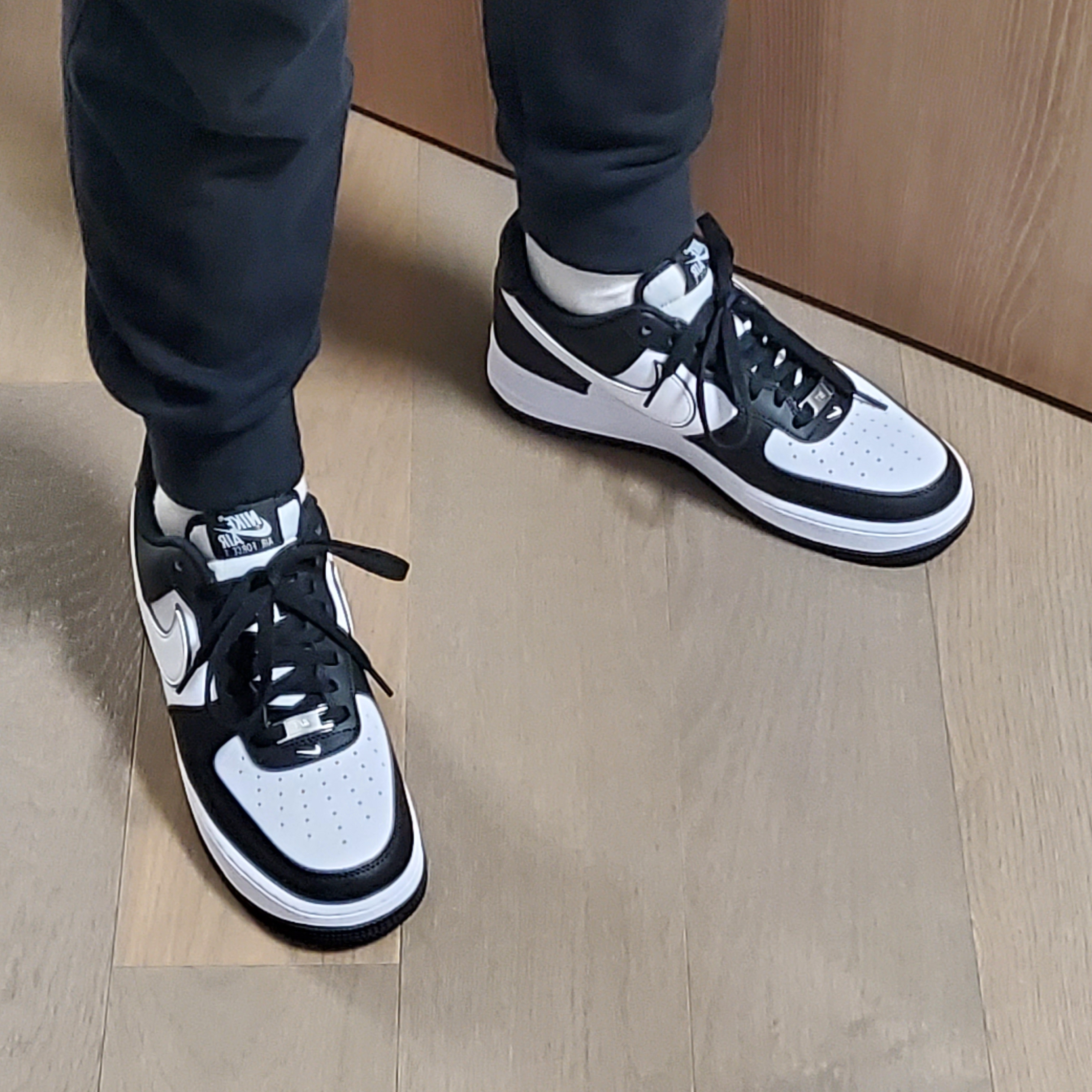 Nike Air Force 1 '07 Black White 착용 스타일