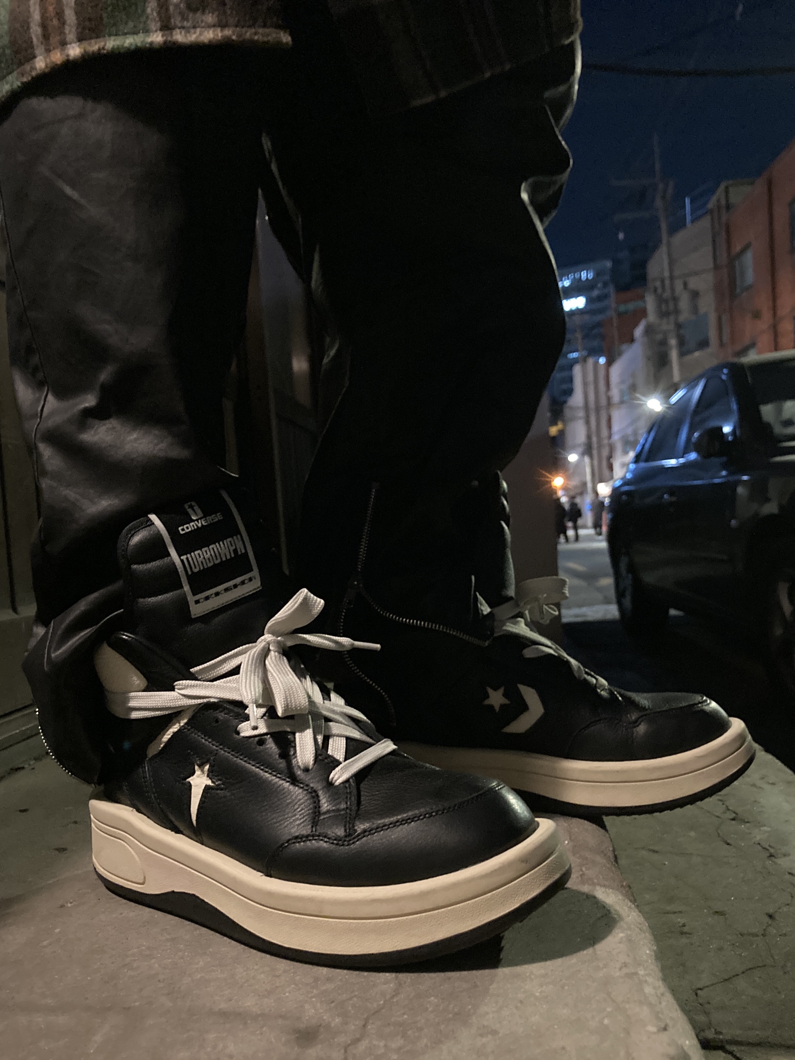 Converse x Drkshdw Turbowpn Black Cream 착용 스타일 - 2