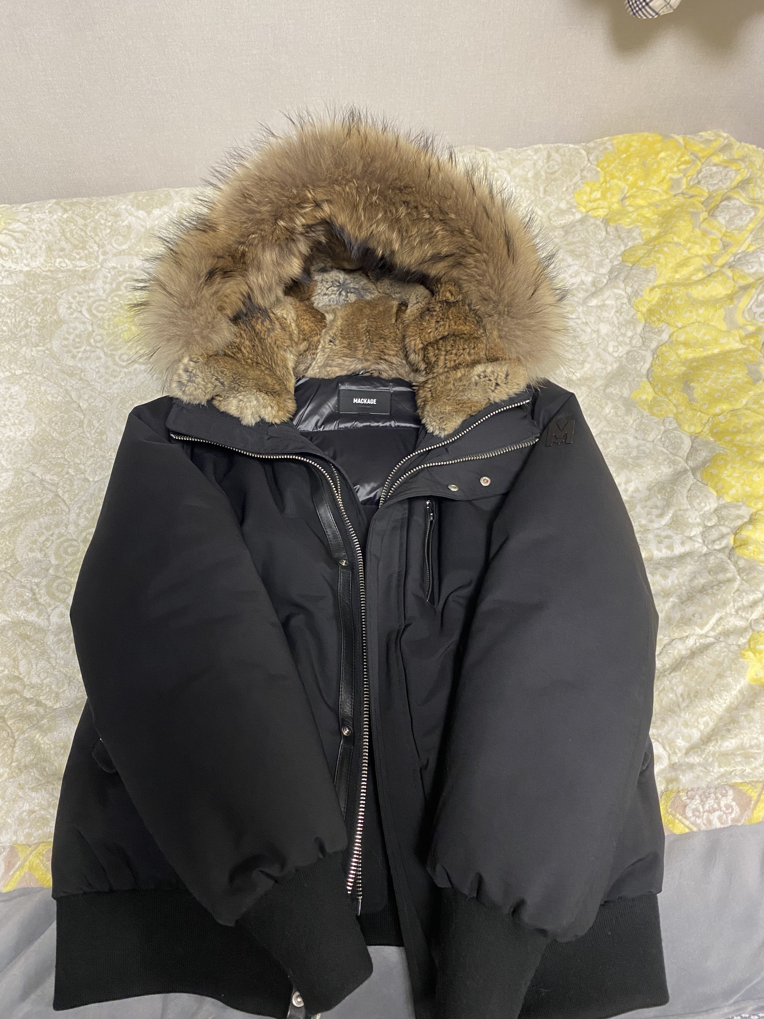 Mackage Dixon 2-In-1 Nordic Tech Down Bomber with Natural Fur Black Silver, Nike x Sacai x Undercover LDWaffle Night Maroon Team Royal 착용 스타일 - 2