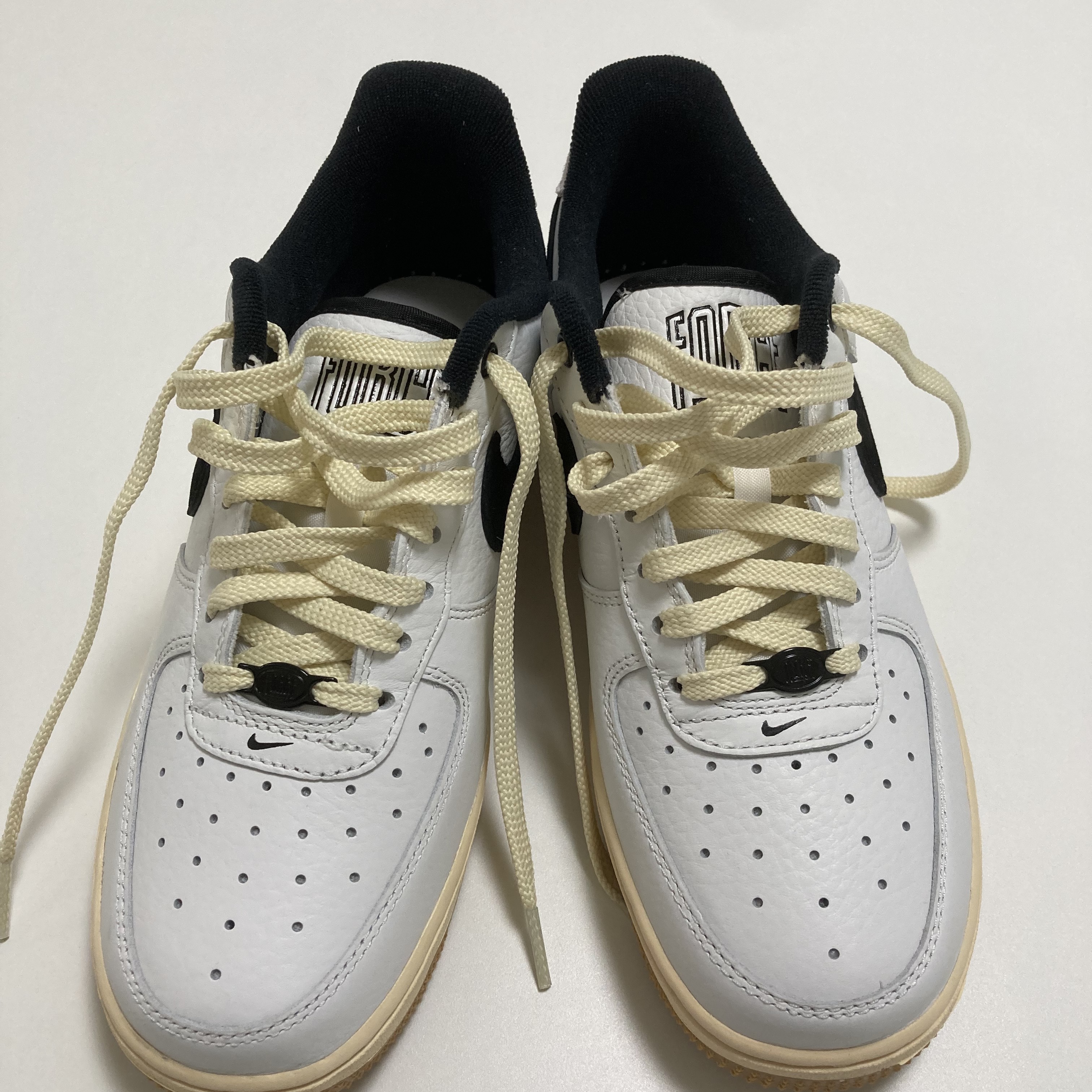 (W) Nike Air Force 1 '07 LX Black and Summit White 착용 스타일 - 1