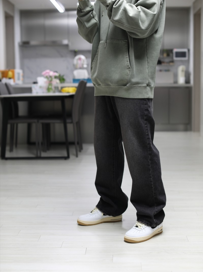 (W) Nike Air Force 1 '07 LX Black and Summit White 착용 스타일