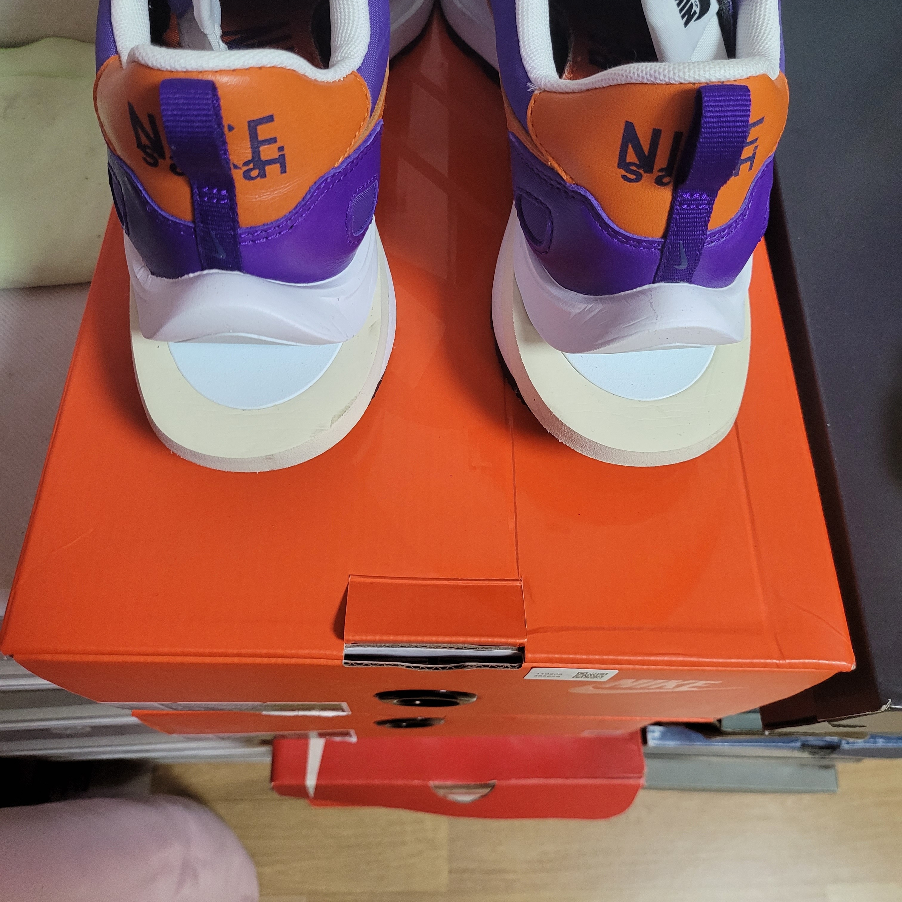 Nike x Sacai VaporWaffle Dark Iris 착용 스타일 - 2