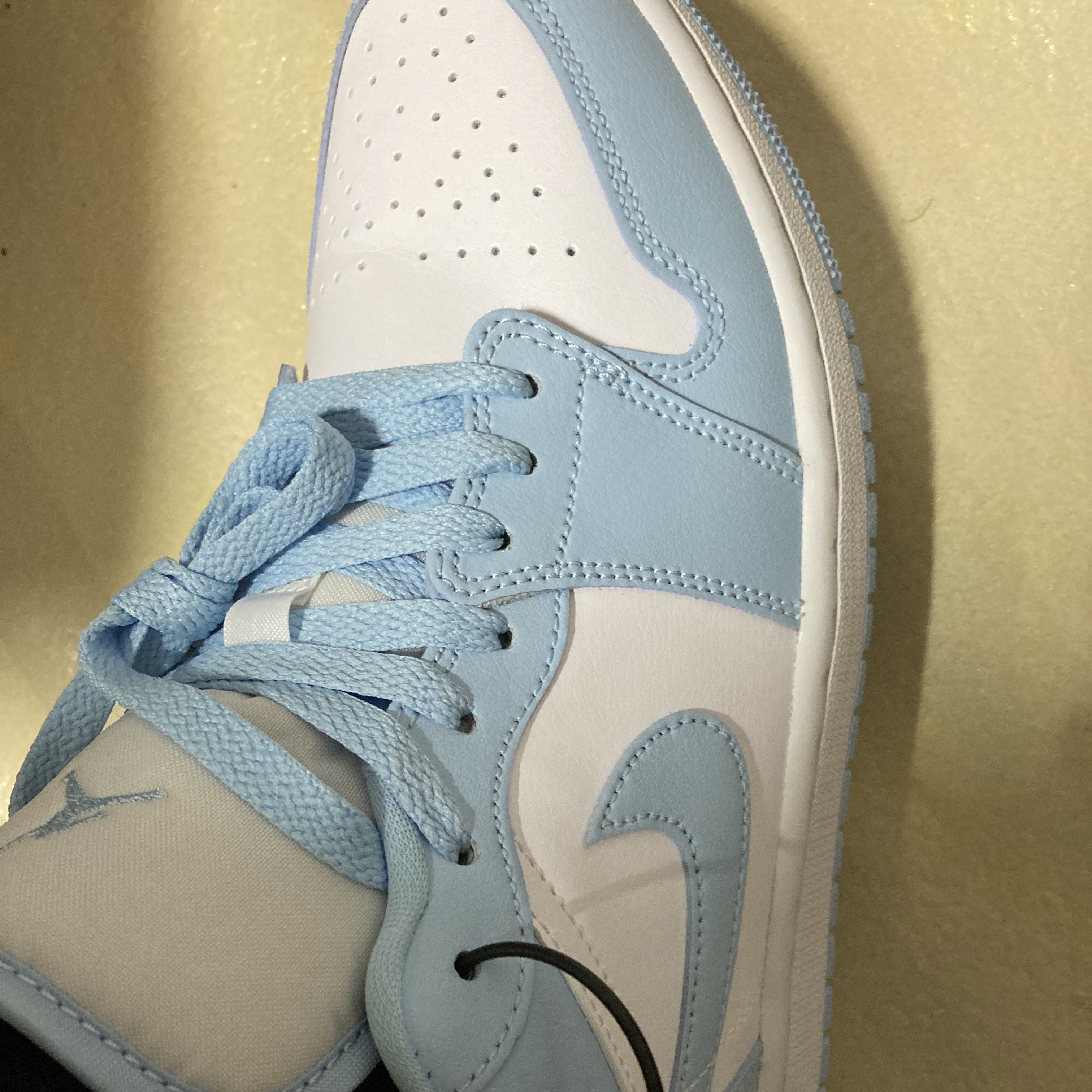 (W) Jordan 1 Low White Ice Blue 착용 스타일 - 1