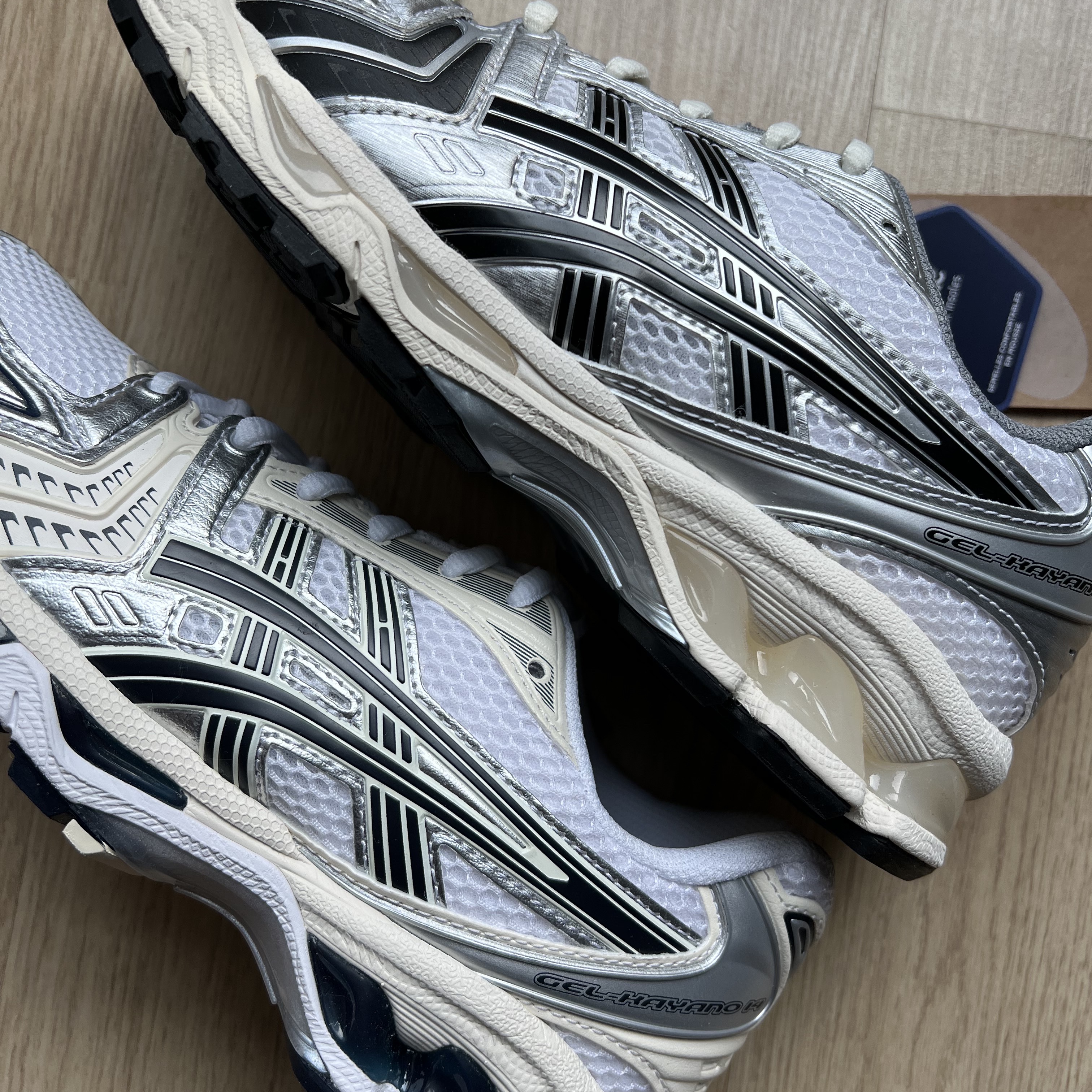 (W) Asics Gel-Kayano 14 White Midnight, Asics x JJJJound Gel-Kayano 14 Silver Black 착용 스타일