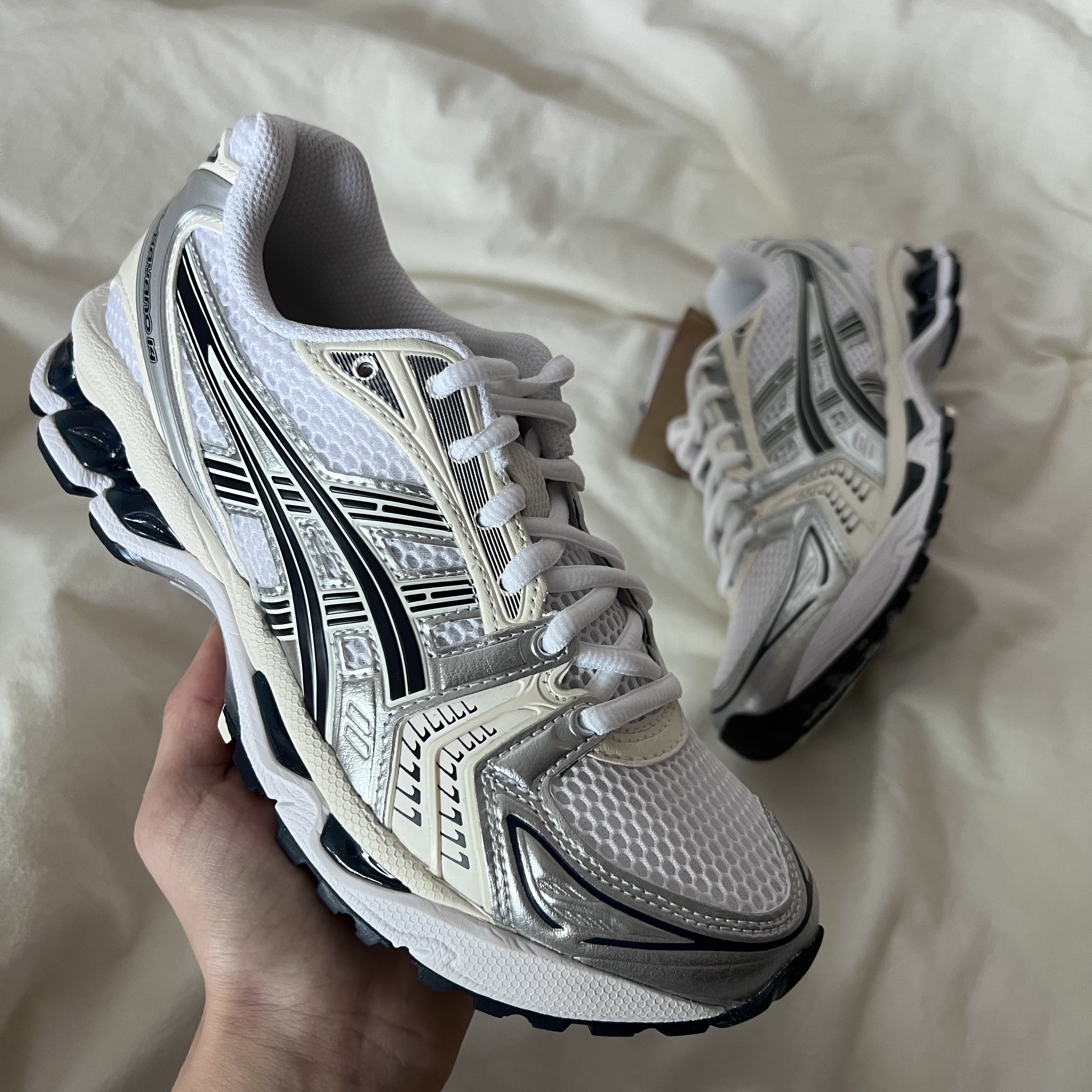 (W) Asics Gel-Kayano 14 White Midnight 착용 스타일