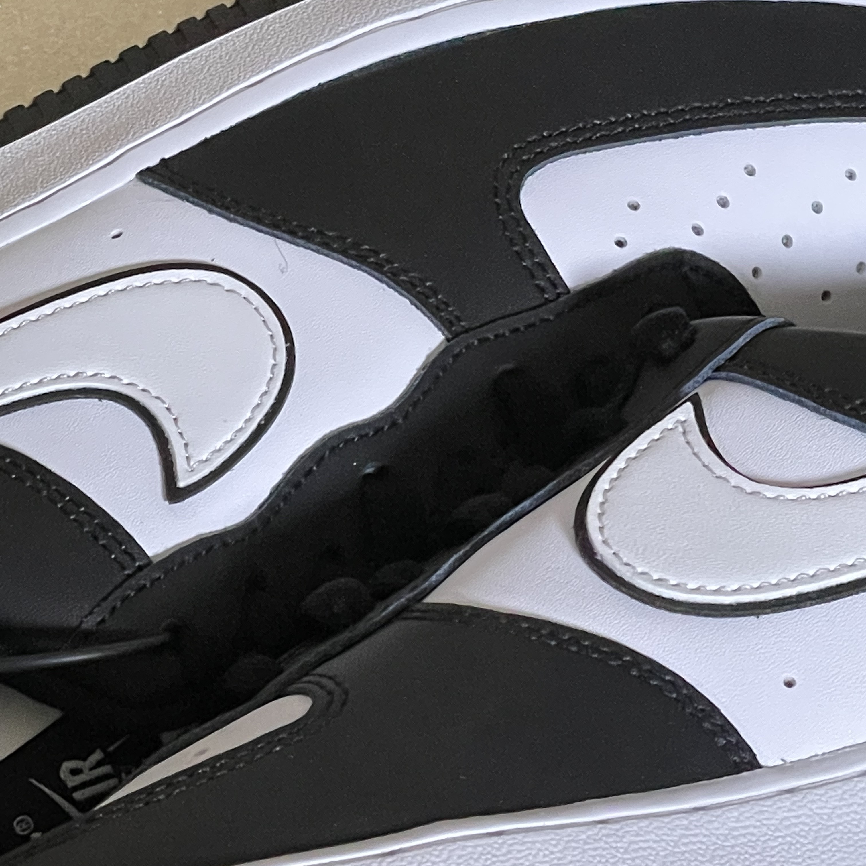 Nike Air Force 1 '07 Black White 착용 스타일 - 2