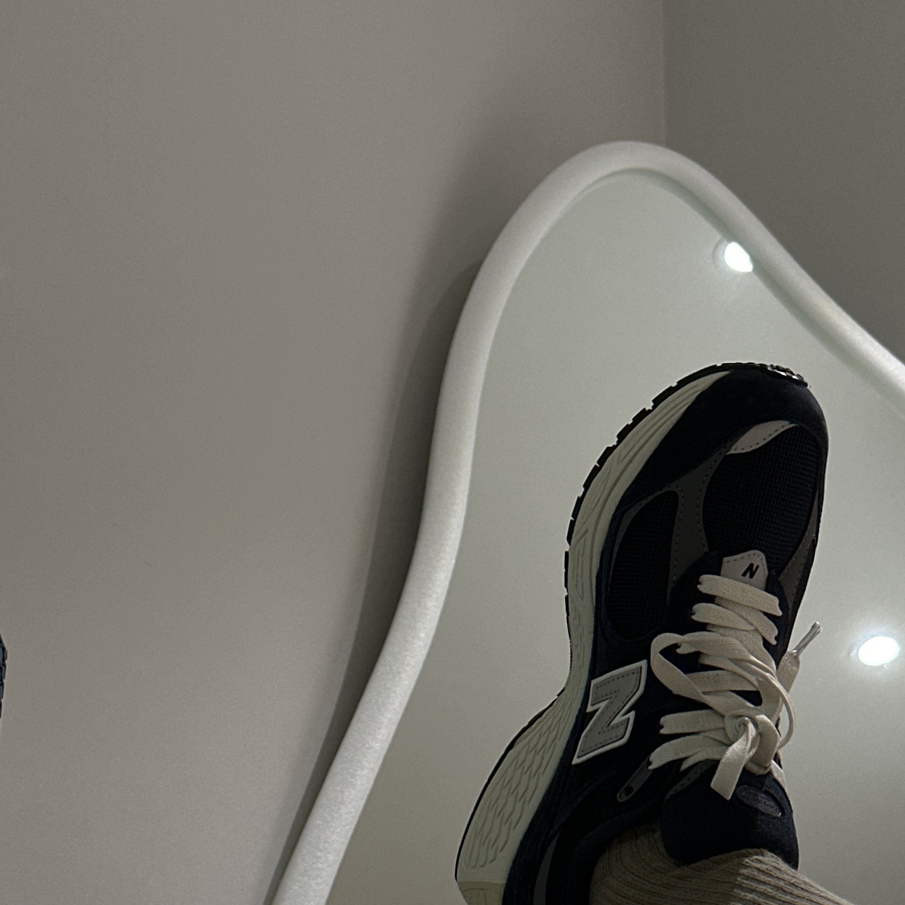 New Balance 2002R Eclipse Castlerock 착용 스타일