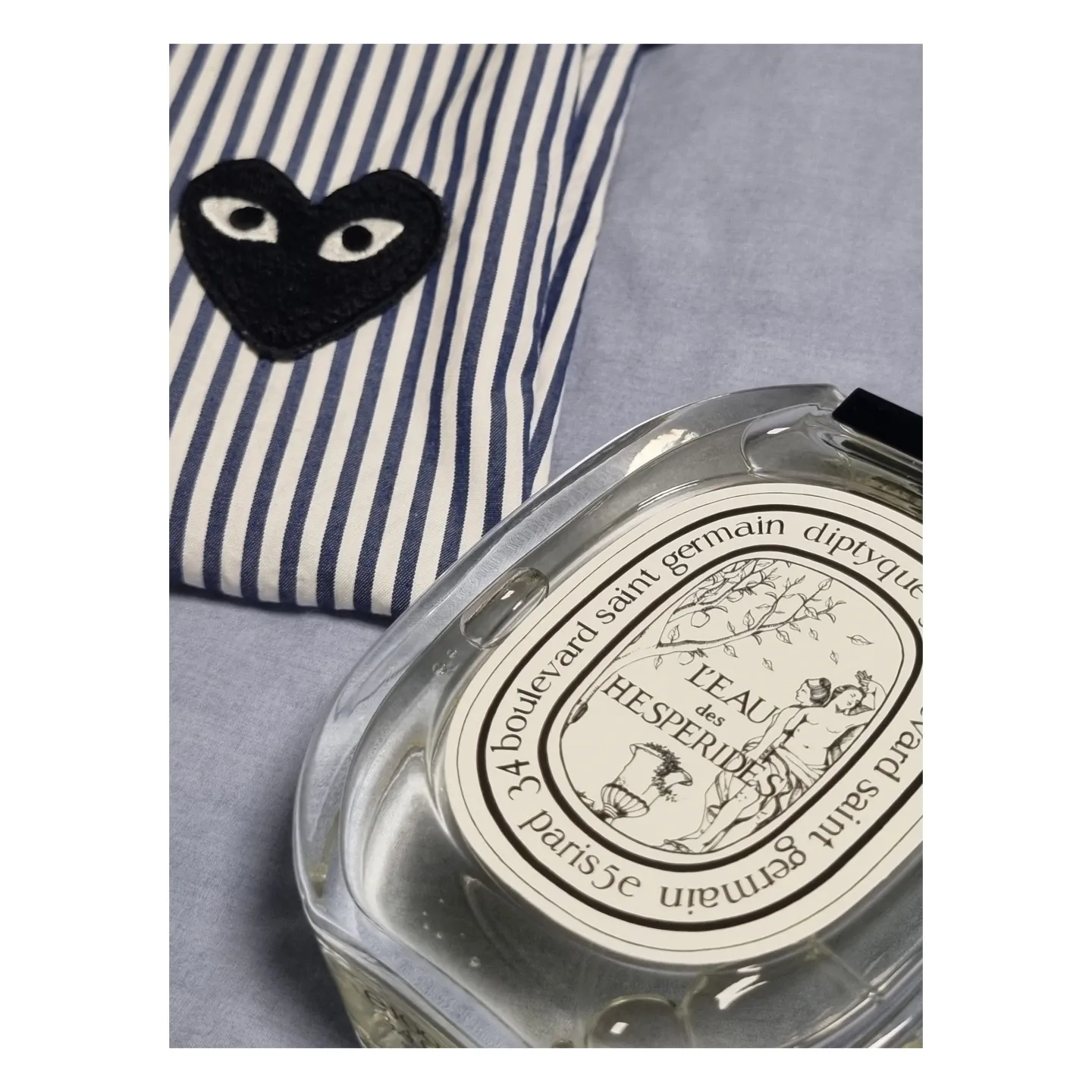 Play Comme des Garcons Striped Black Heart Shirt Blue 착용 스타일 - 3