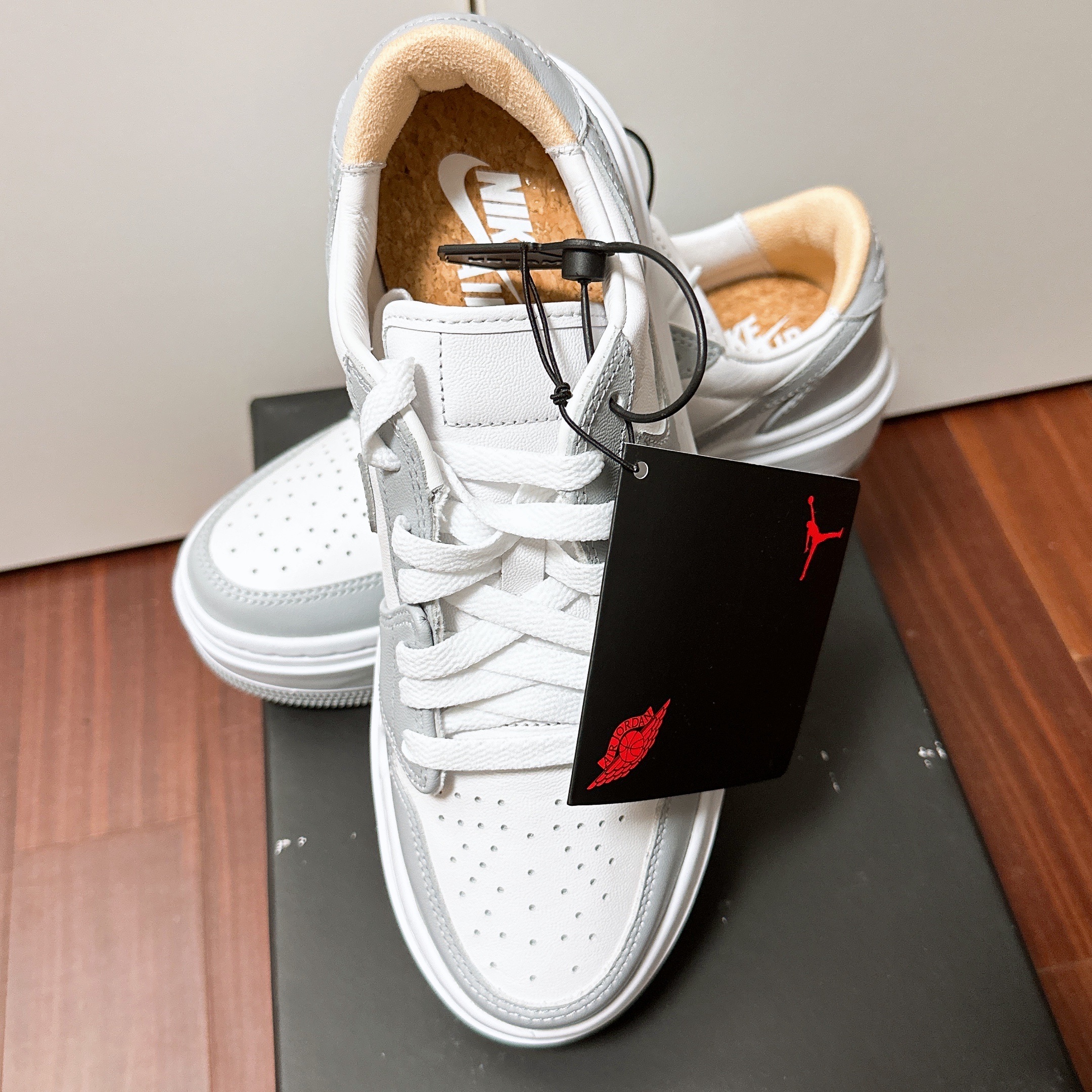 (W) Jordan 1 Elevate Low White and Wolf Grey 착용 스타일 - 4
