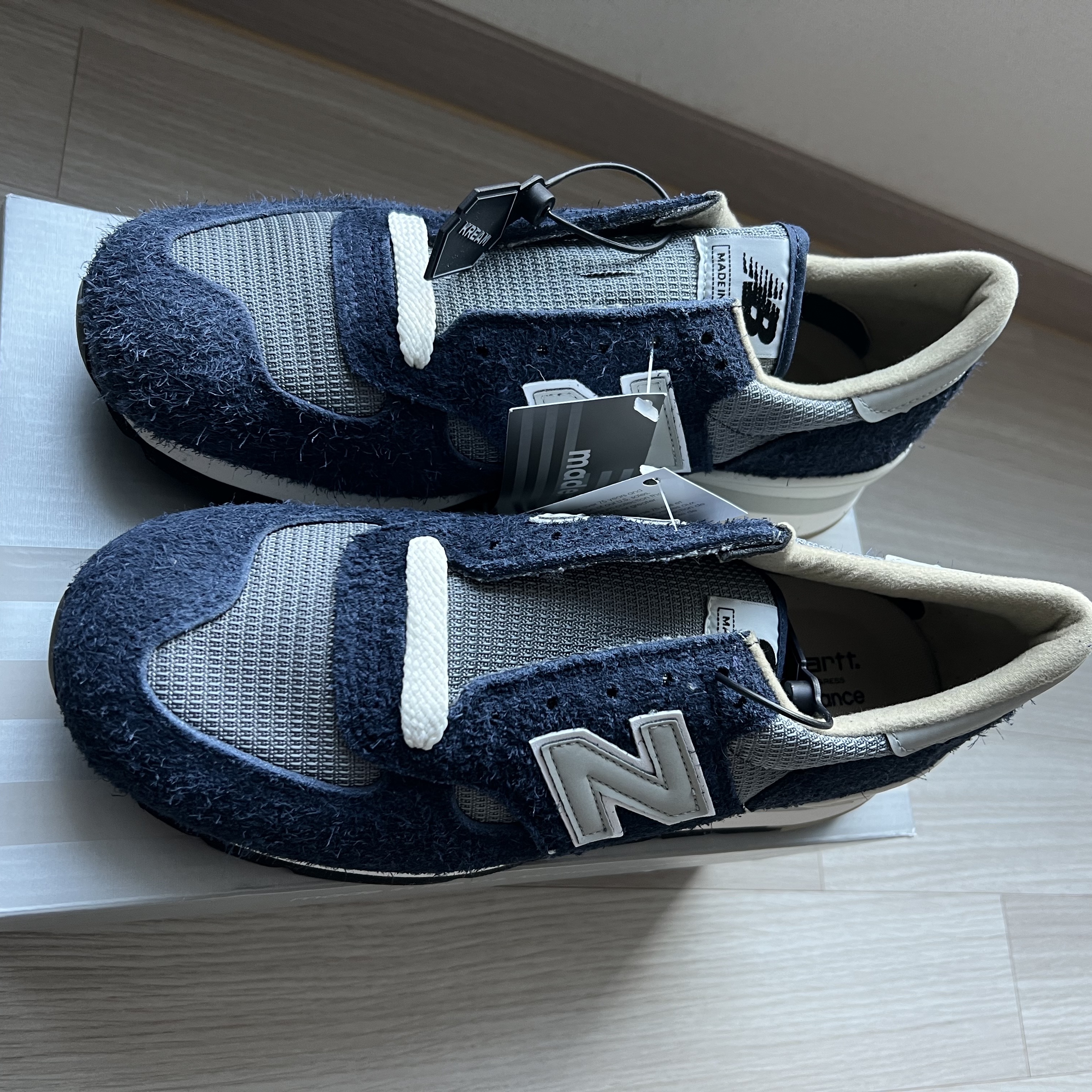 New Balance x Carhartt WIP 990v1 Made in USA Sculpture Center 착용 스타일 - 4