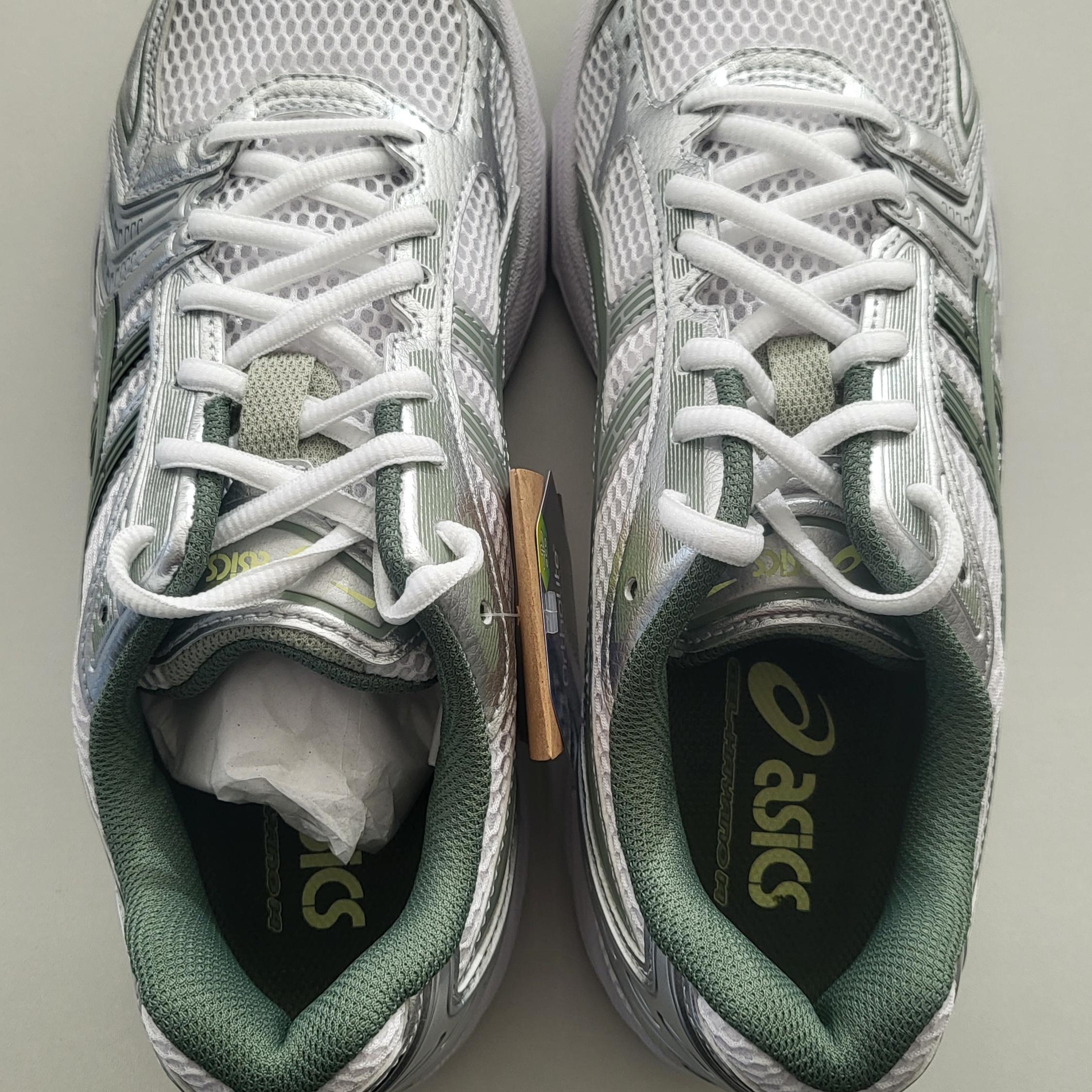 Asics Gel-Kayano 14 White Slate Grey 착용 스타일 - 2