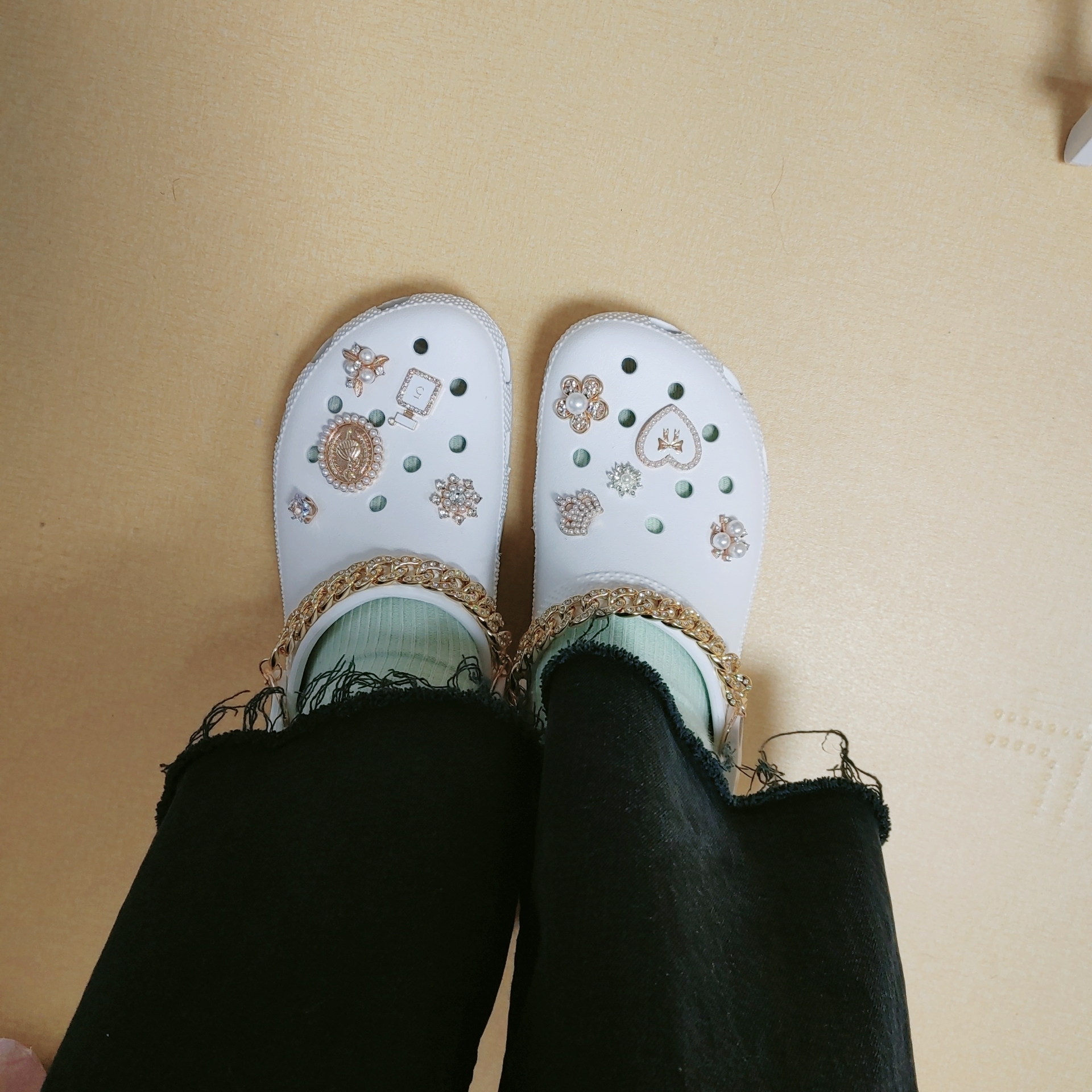 Crocs Classic Clog White 착용 스타일