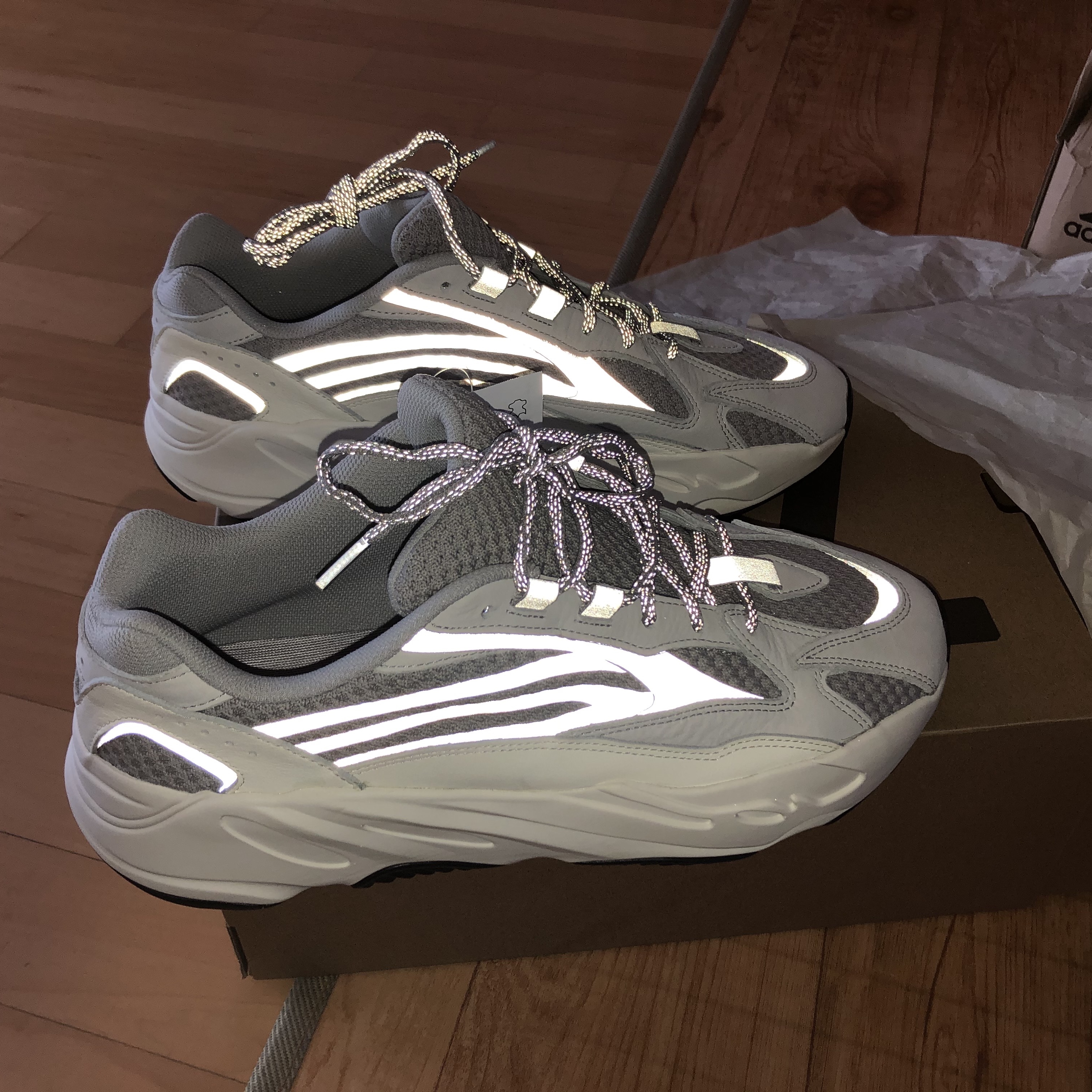 Adidas Yeezy Boost 700 V2 Static 2018 착용 스타일 - 2