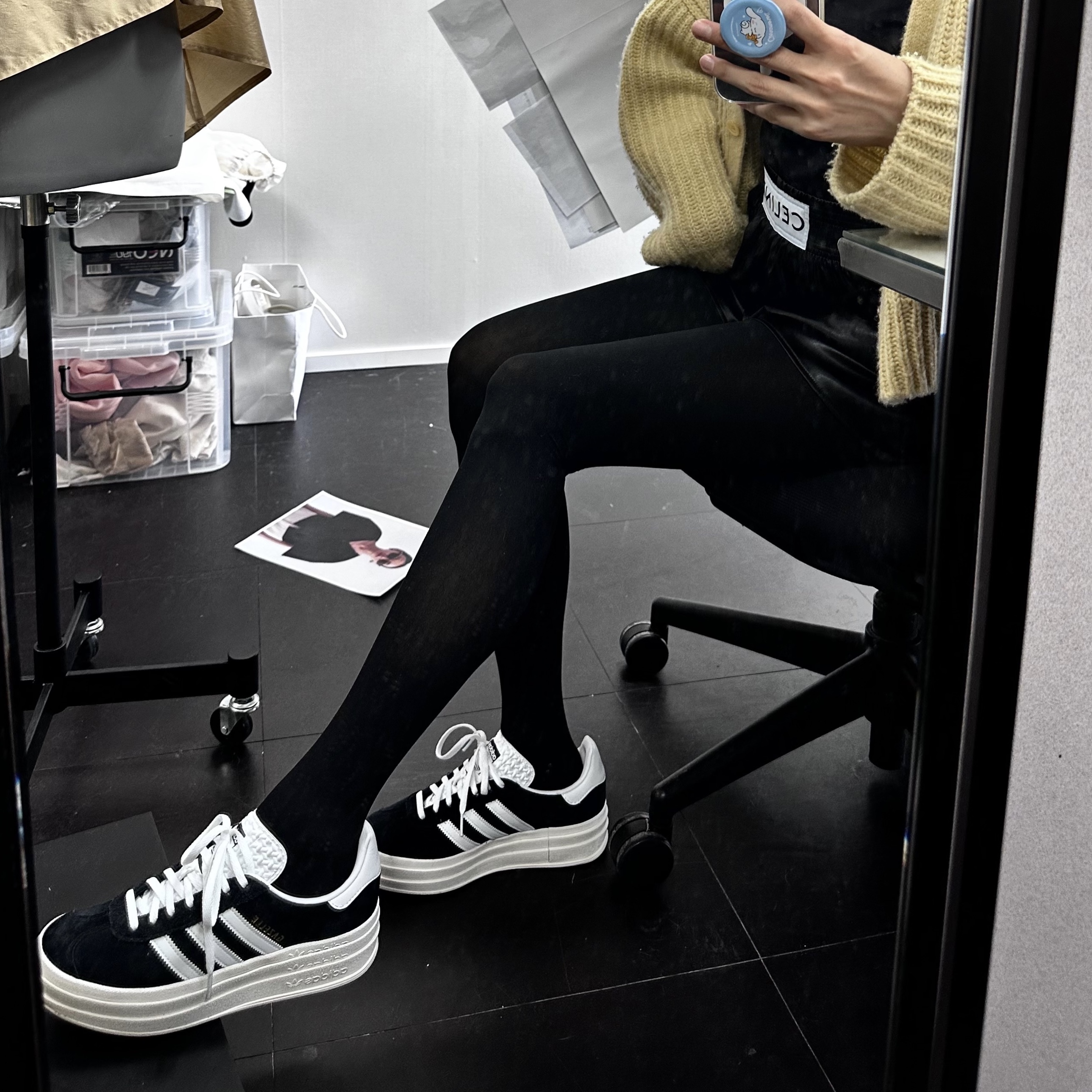 (W) Adidas Gazelle Bold Core Black Cloud White 착용 스타일