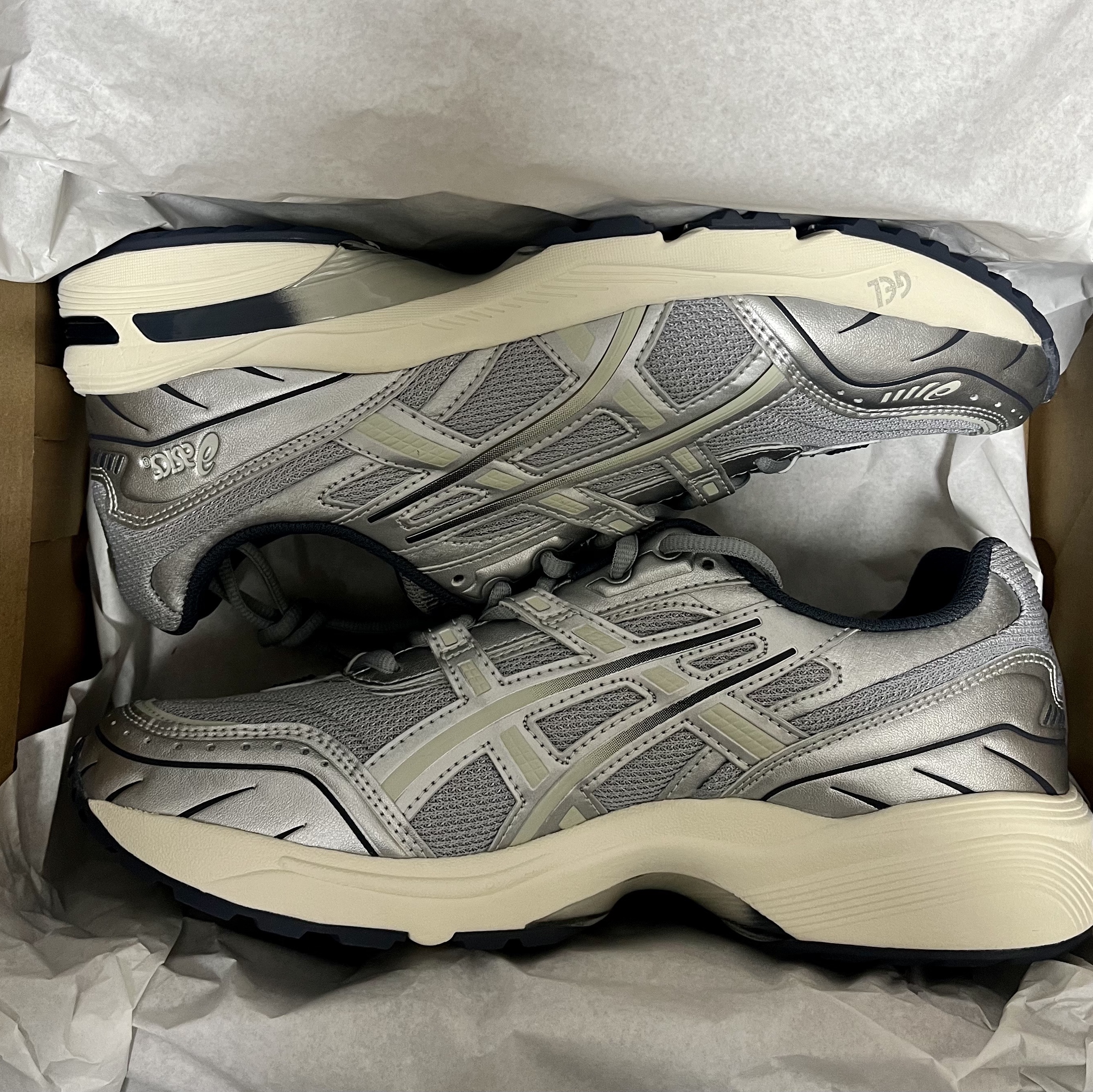 Asics Gel-1090 Piedmont Grey 착용 스타일