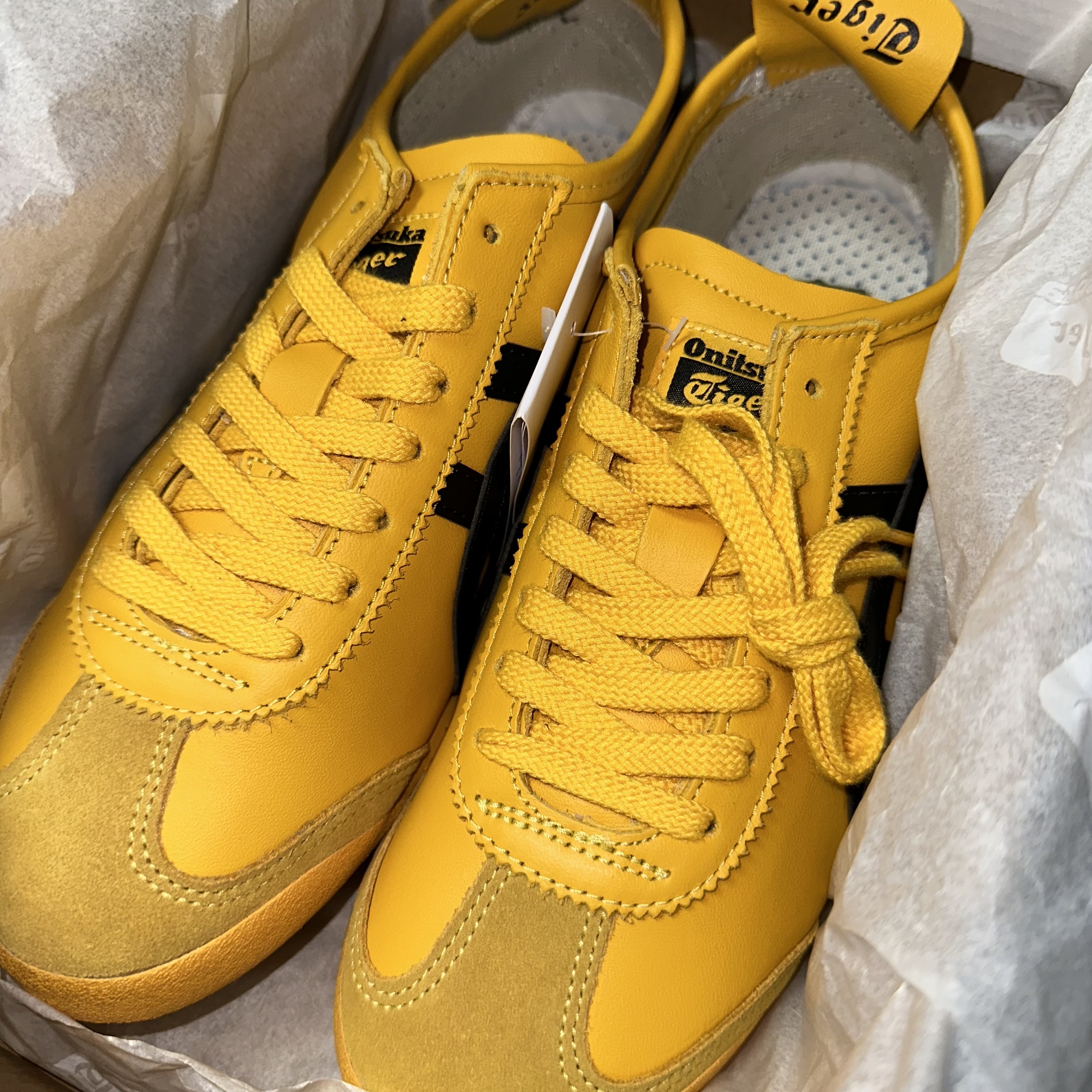 Onitsuka Tiger Mexico 66 Yellow Black 착용 스타일 - 1