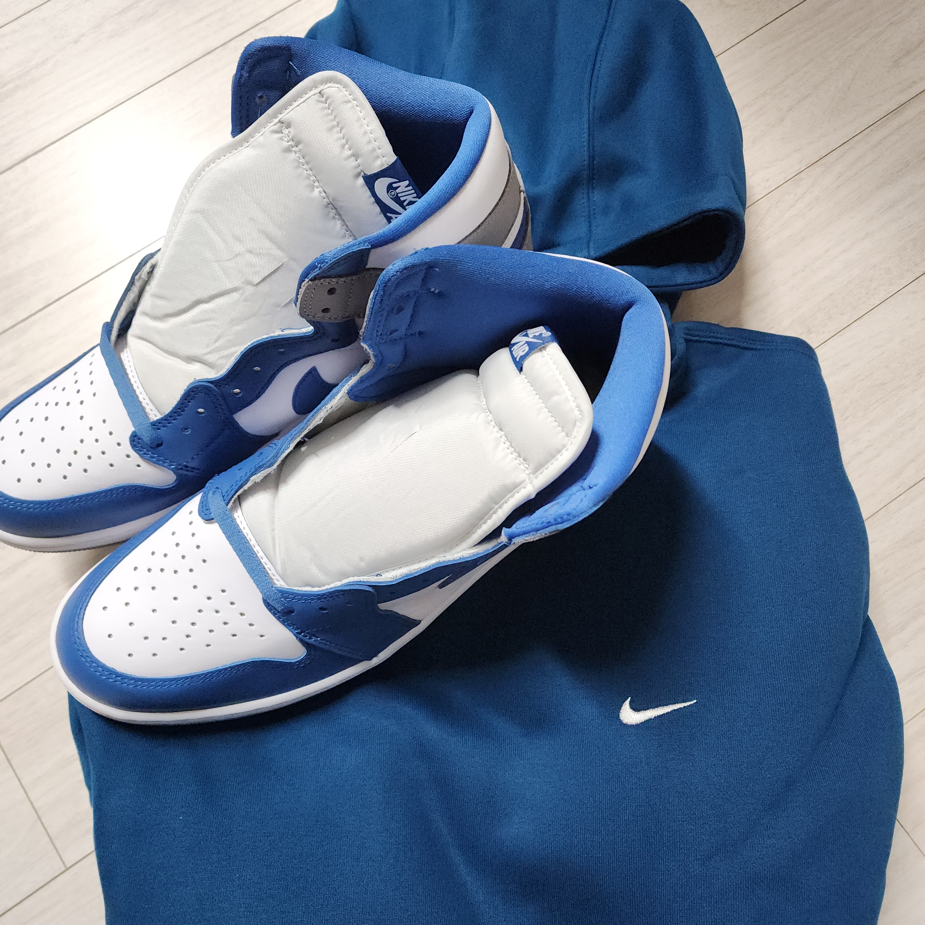 Nike NRG Solo Swoosh Fleece Hoodie Valerian Blue - Asia, Jordan 1 Retro High OG True Blue 착용 스타일