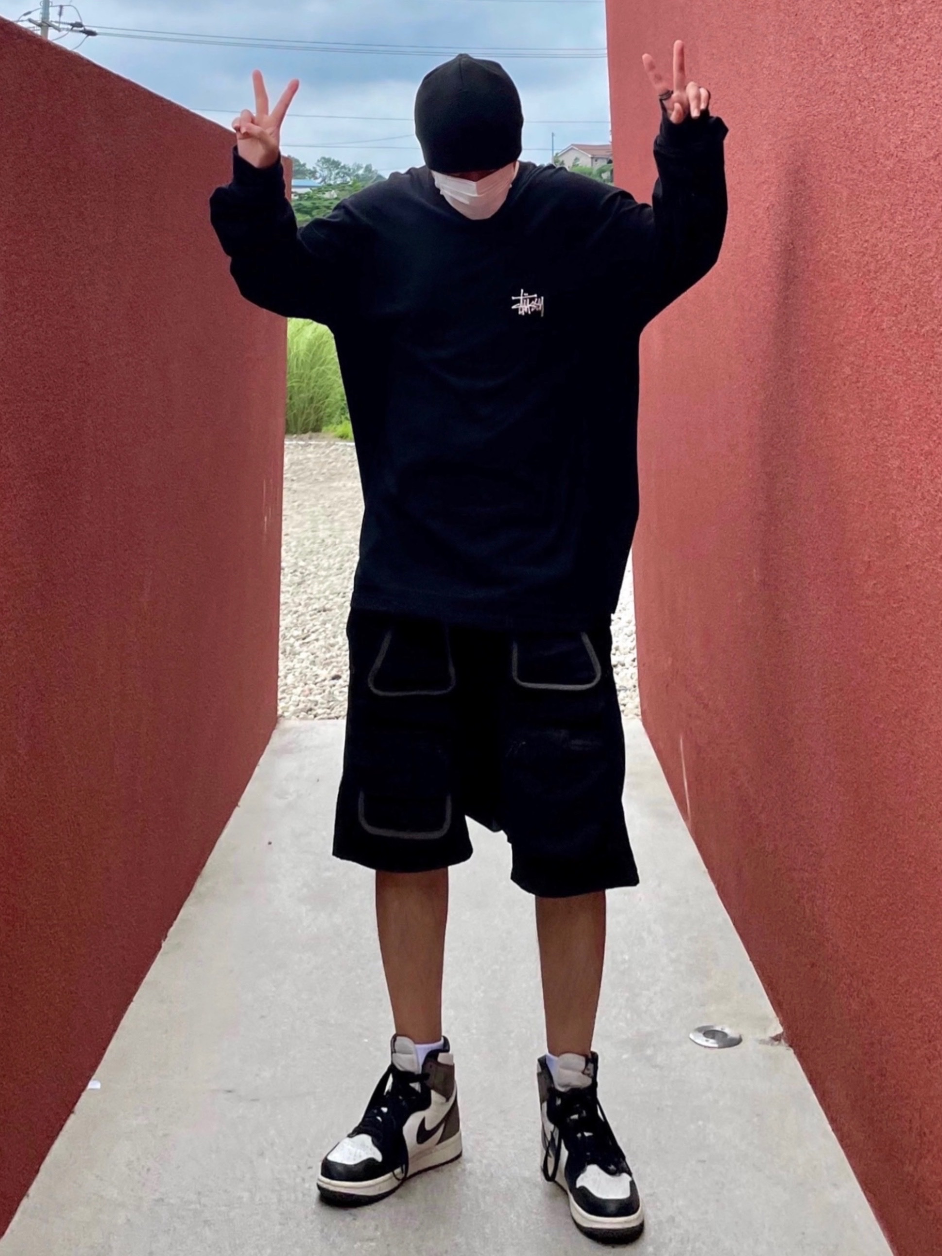 Stussy Debossed Stock Logo Beanie Black, Stussy Basic Stussy LS T-Shirt Black 2022 착용 스타일 - 2