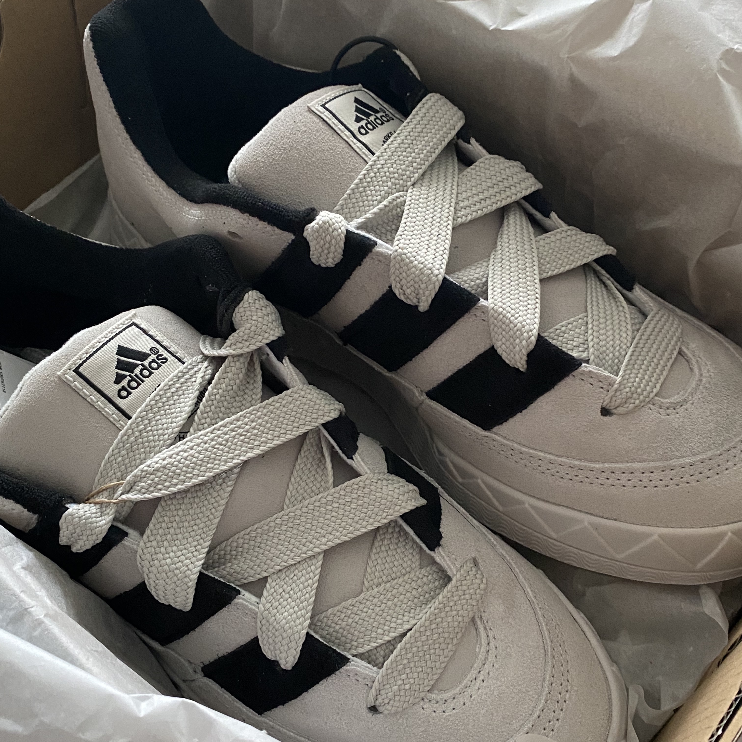 Adidas Adimatic Grey One 착용 스타일